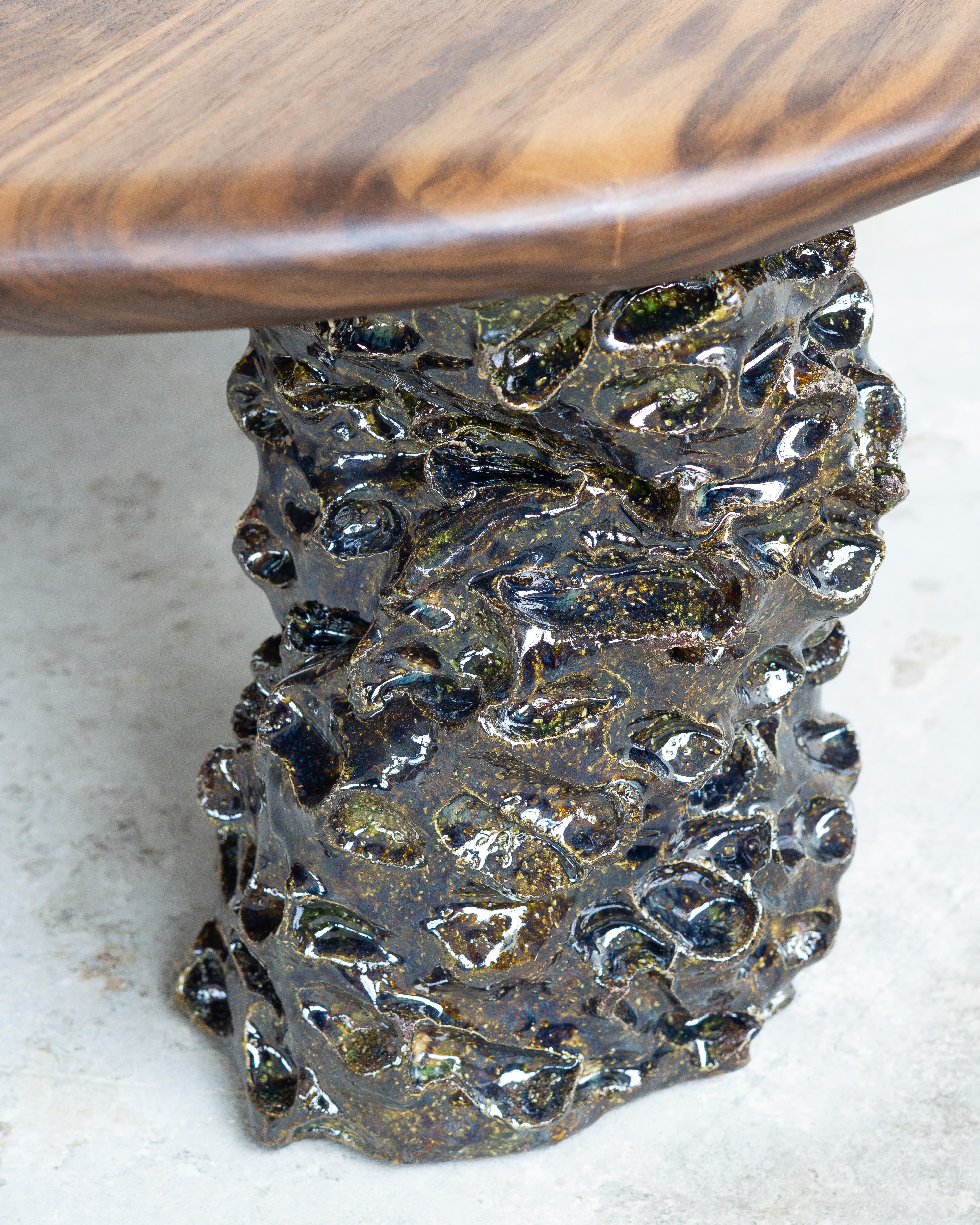 Table basse sculpturale - Noyer et céramique en vente 5