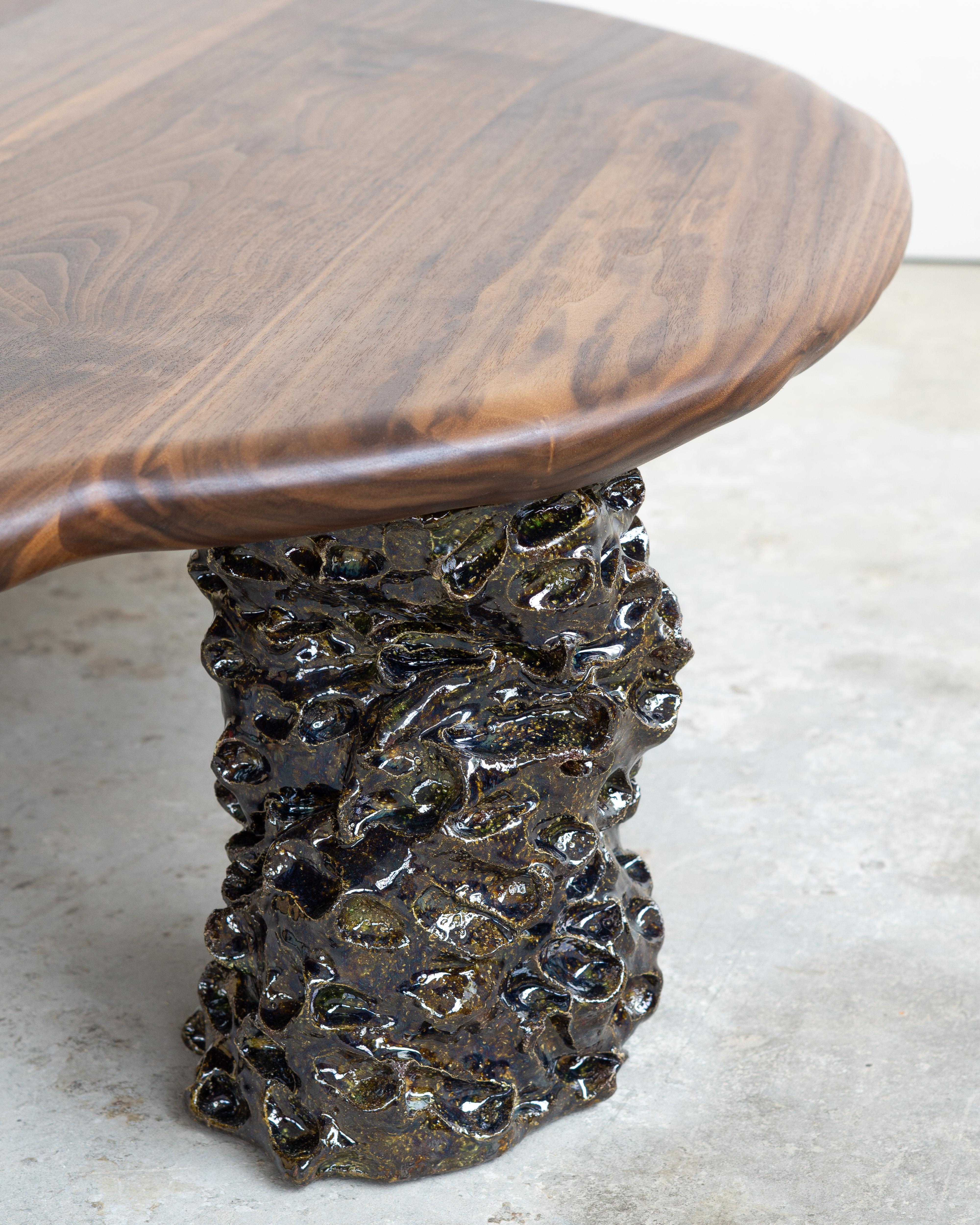 Table basse sculpturale - Noyer et céramique en vente 6