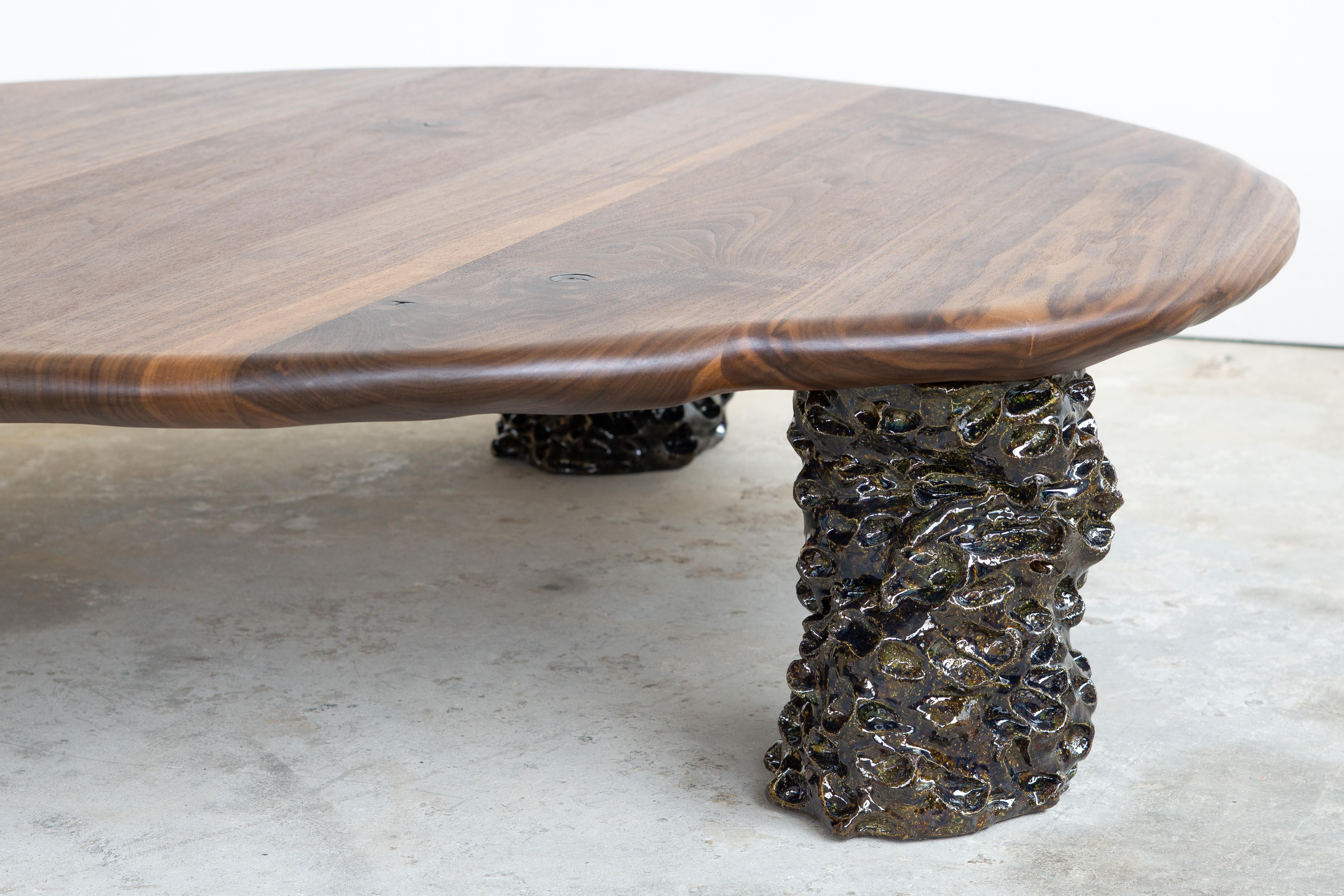 Table basse sculpturale - Noyer et céramique en vente 7