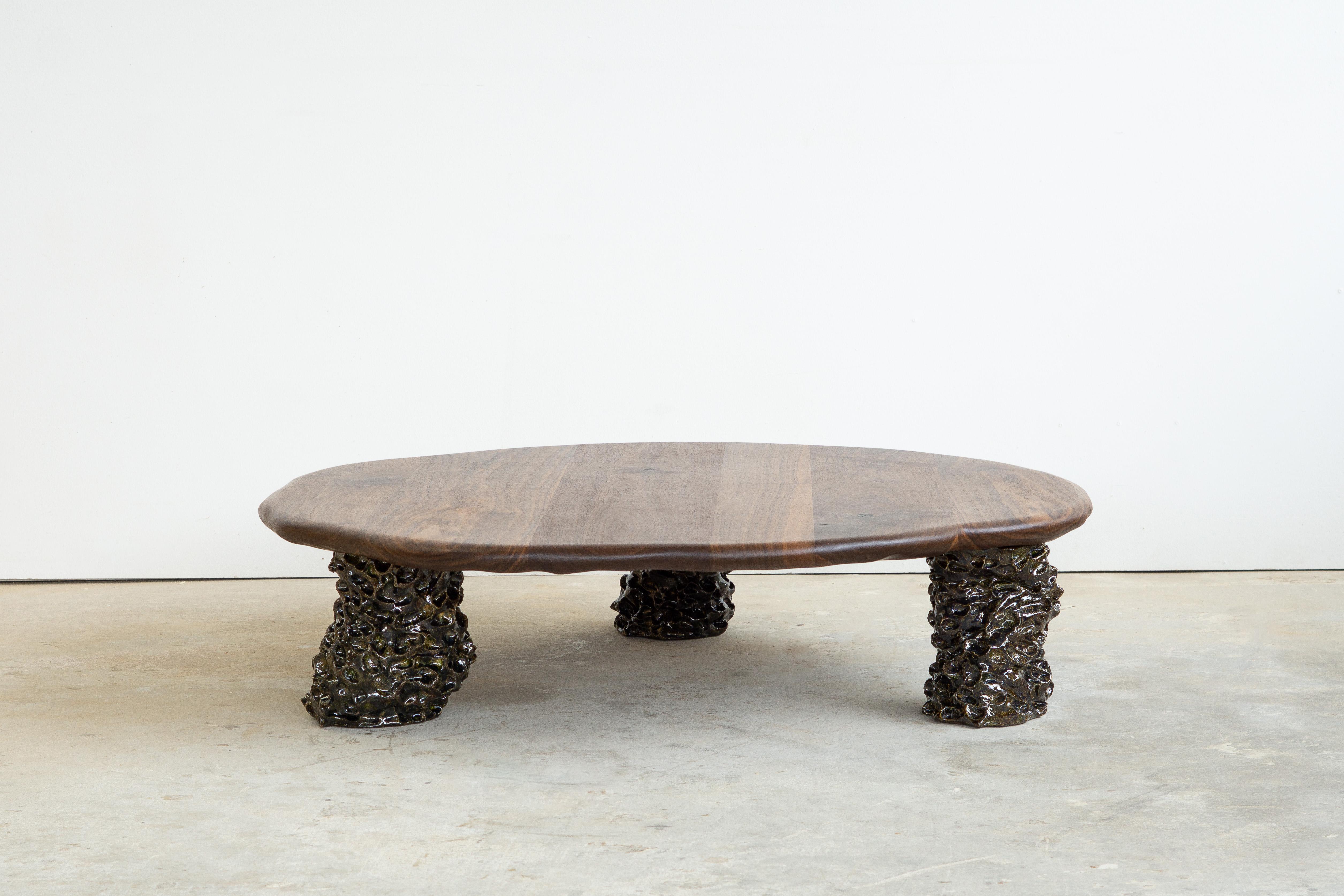 Table basse sculpturale - Noyer et céramique en vente 8