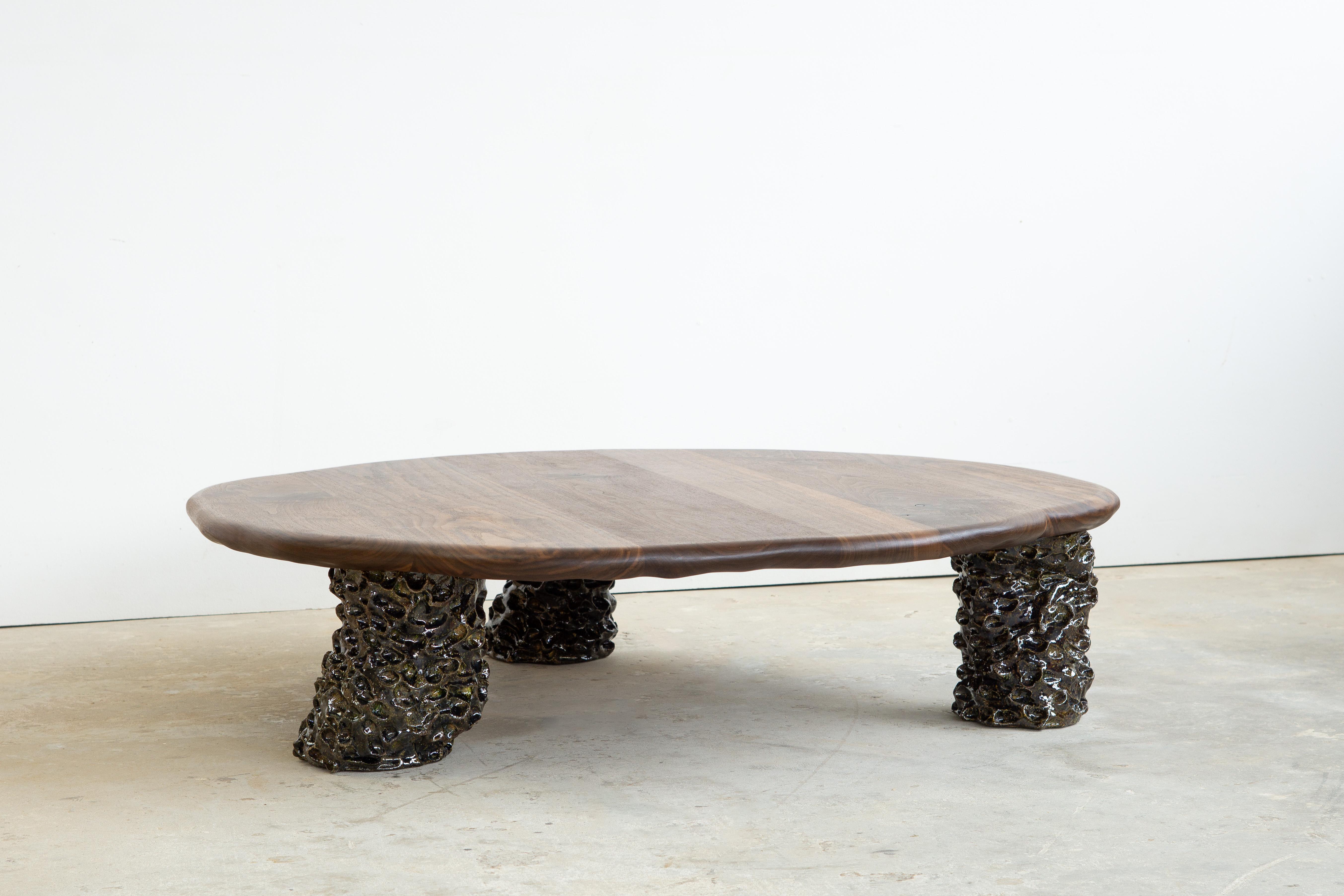 Table basse sculpturale - Noyer et céramique en vente 9