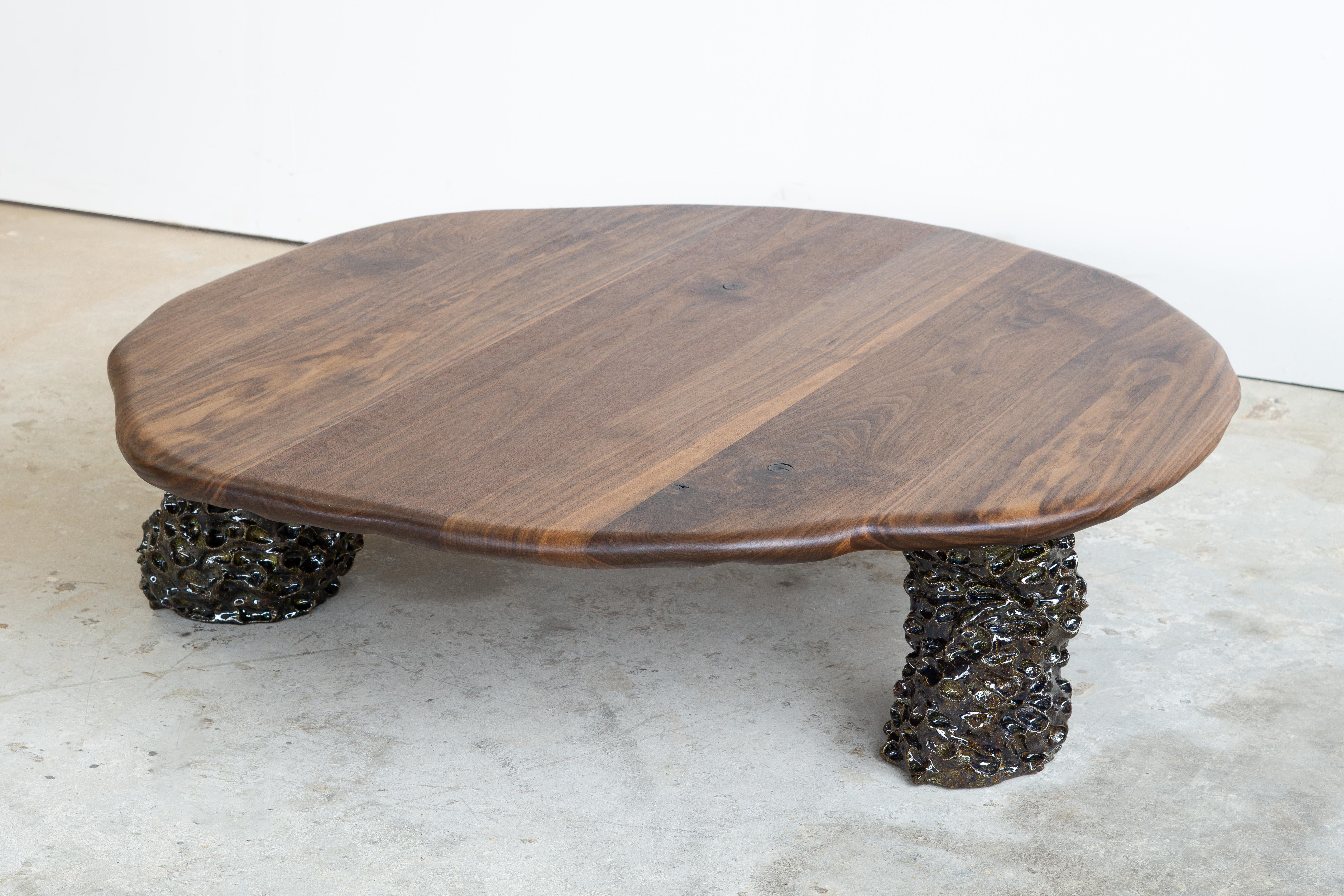 Table basse sculpturale - Noyer et céramique en vente 10