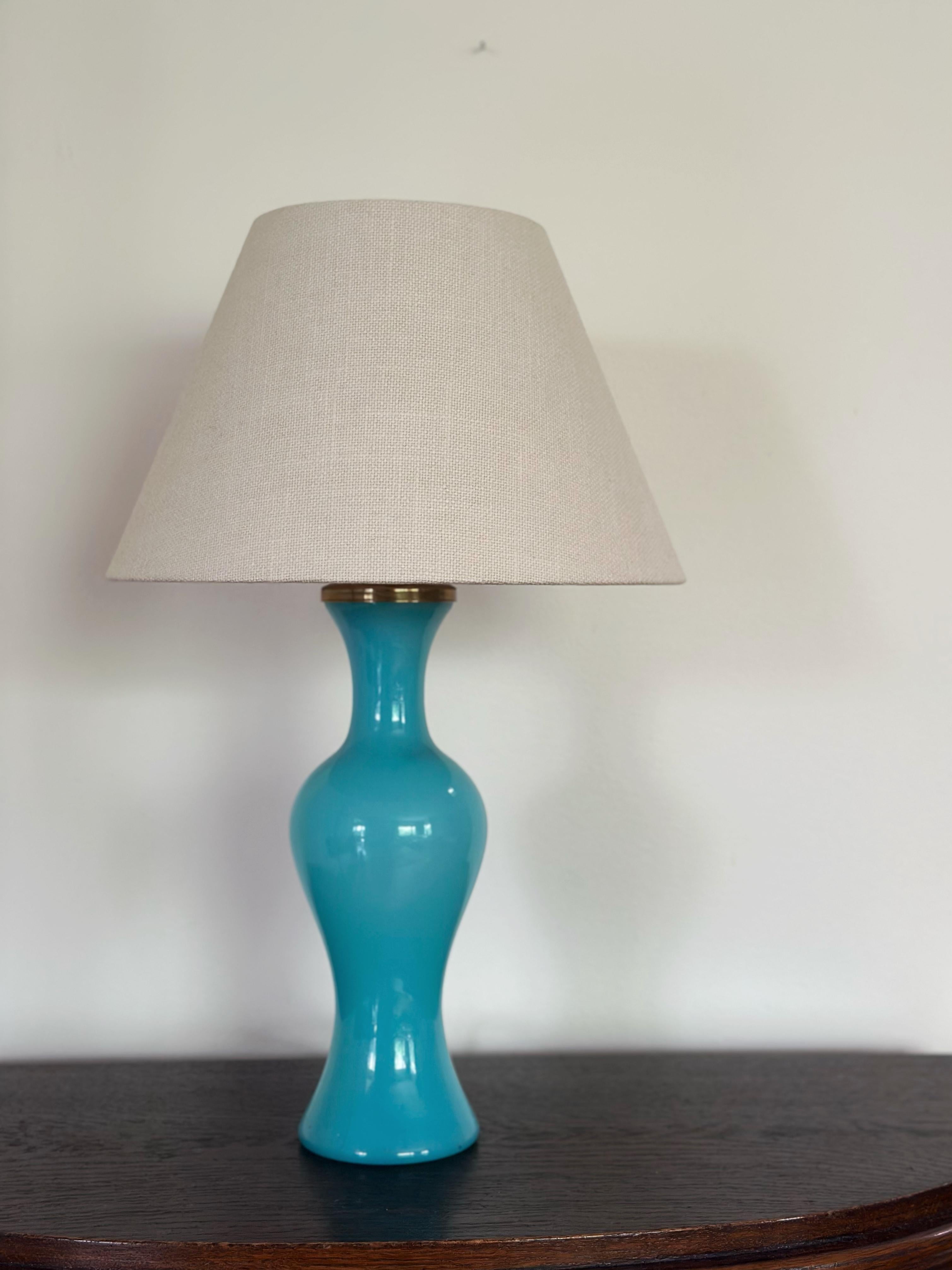 Suédois Sculpturale lampe de table en verre turquoise Lindshammar. 1960s. en vente