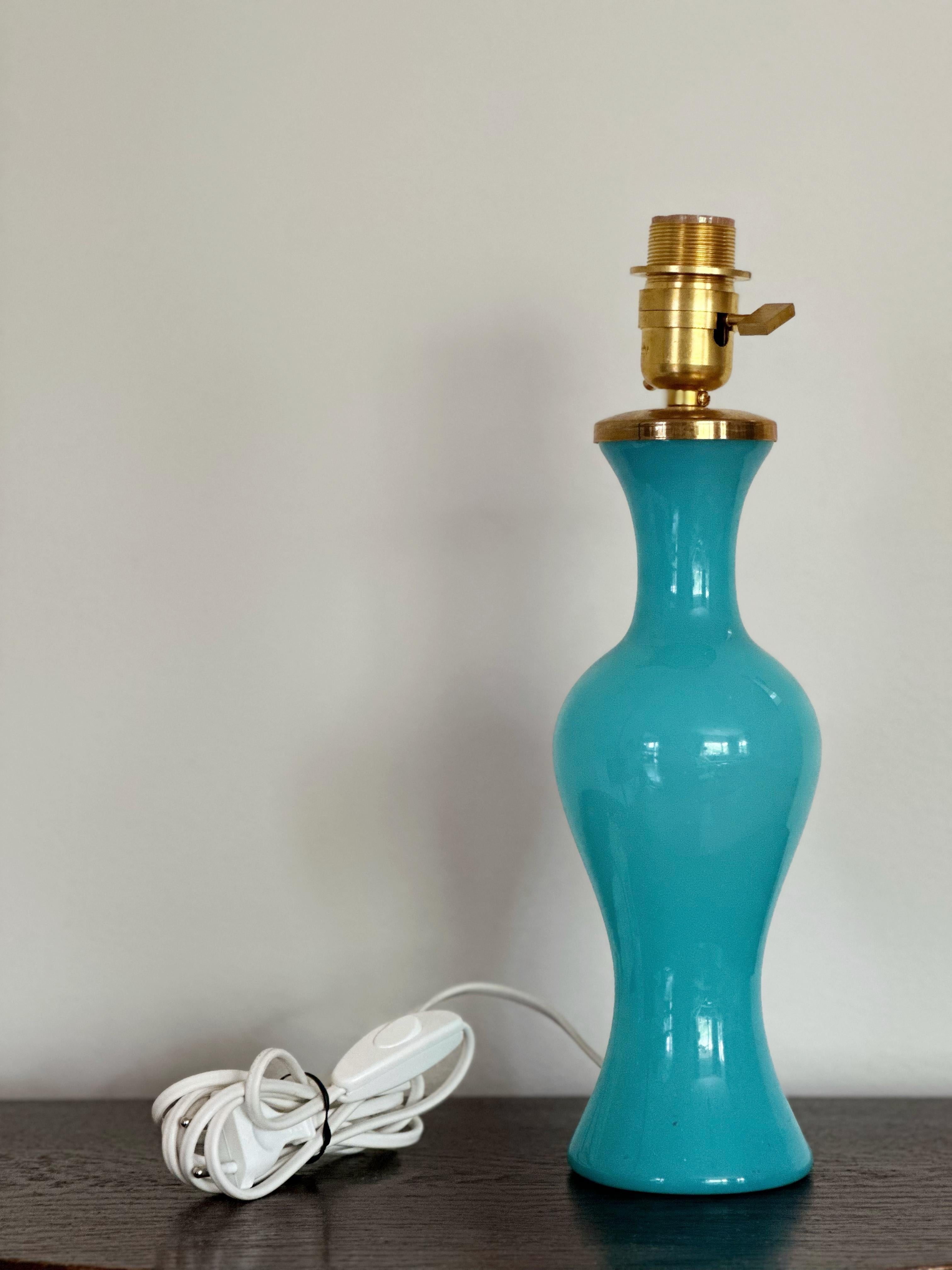 Sculpturale lampe de table en verre turquoise Lindshammar. 1960s. Bon état - En vente à Bromma, SE