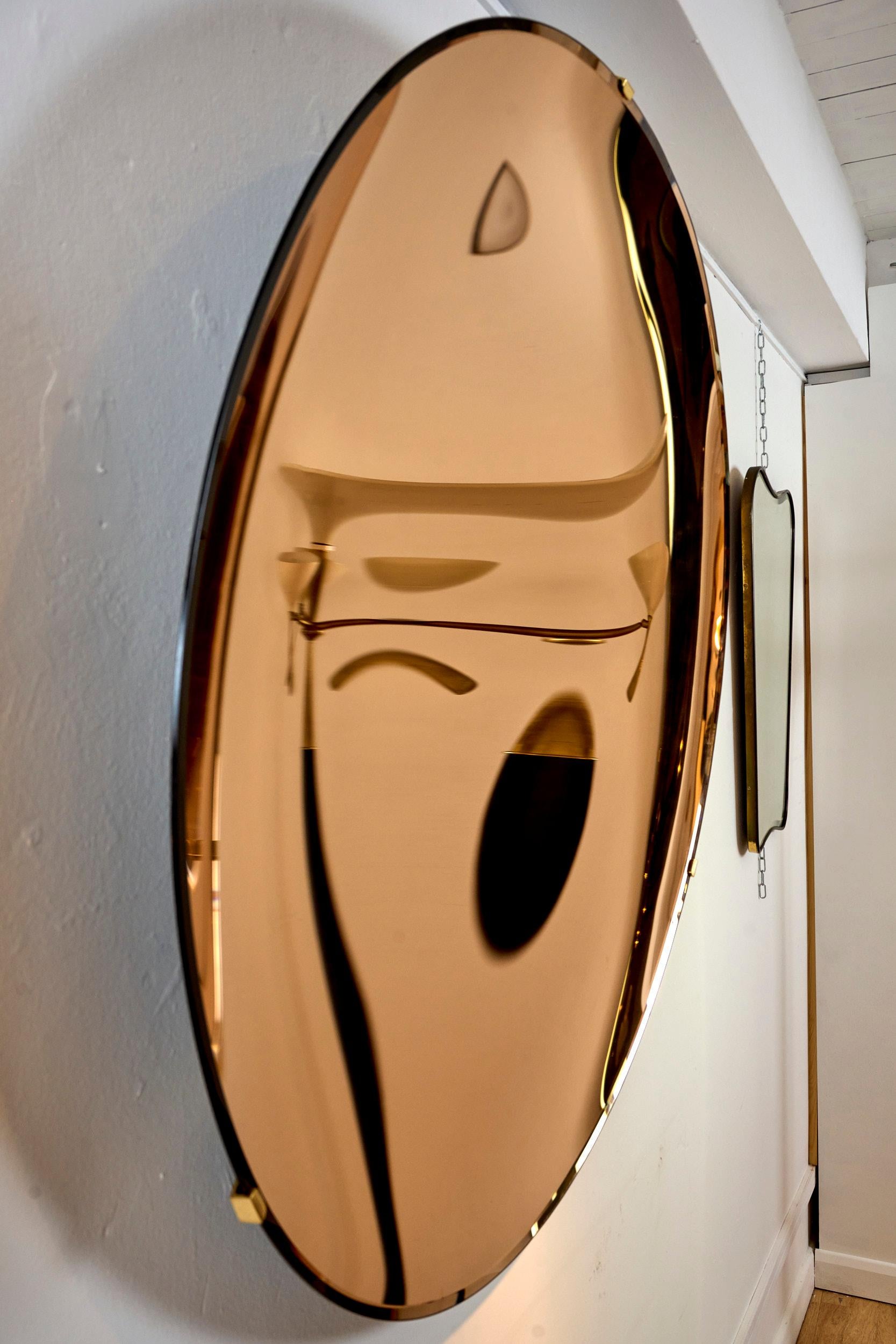 Skulpturaler konkaver Spiegel aus Roségold im Angebot 2