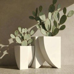 Jardinera escultórica de hormigón, ICARUS 01 de Sirak (corta)