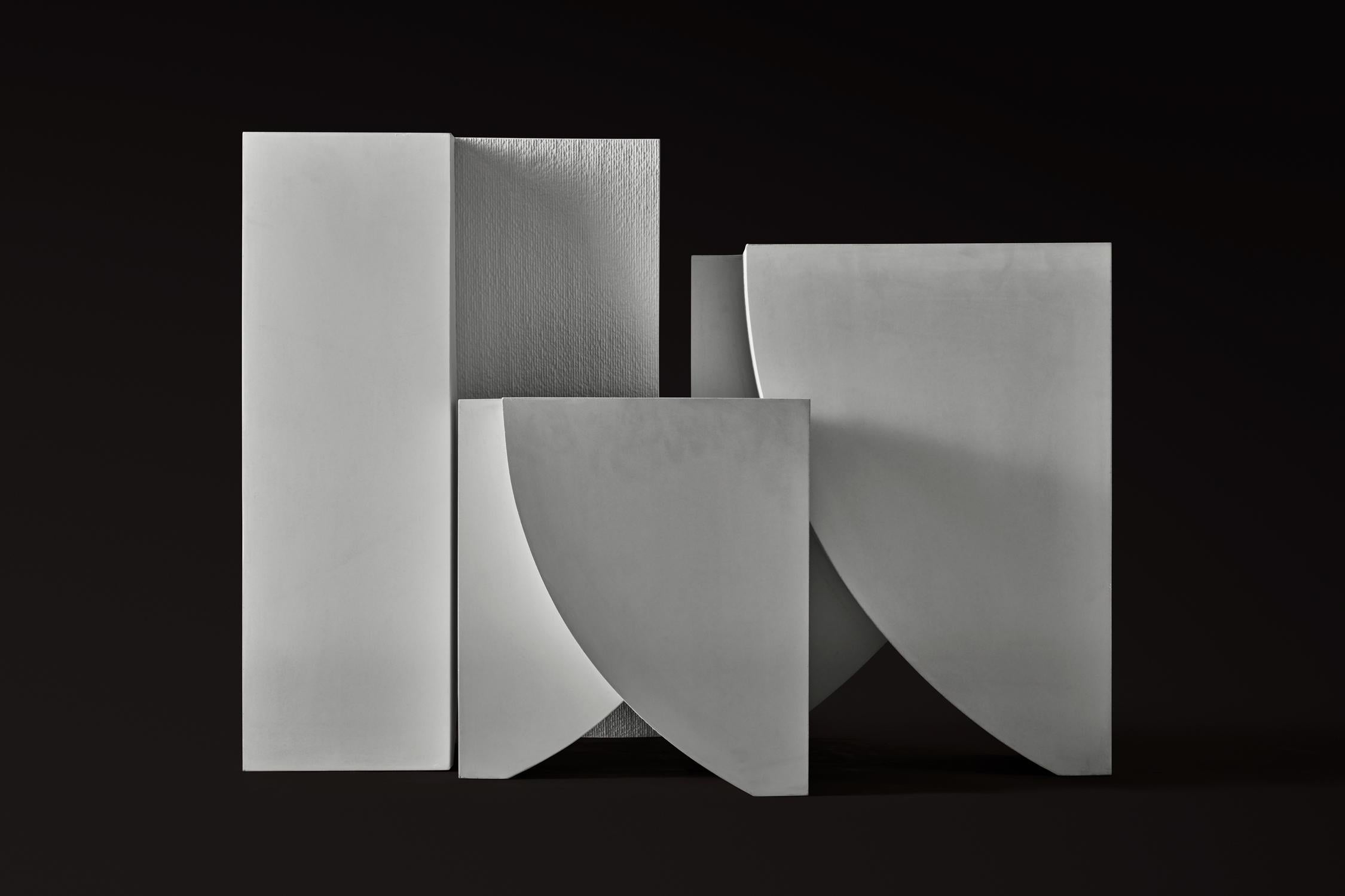 Skulpturales Pflanzgefäß aus Beton, ICARUS 02 von Sirak (mittel) im Angebot 1