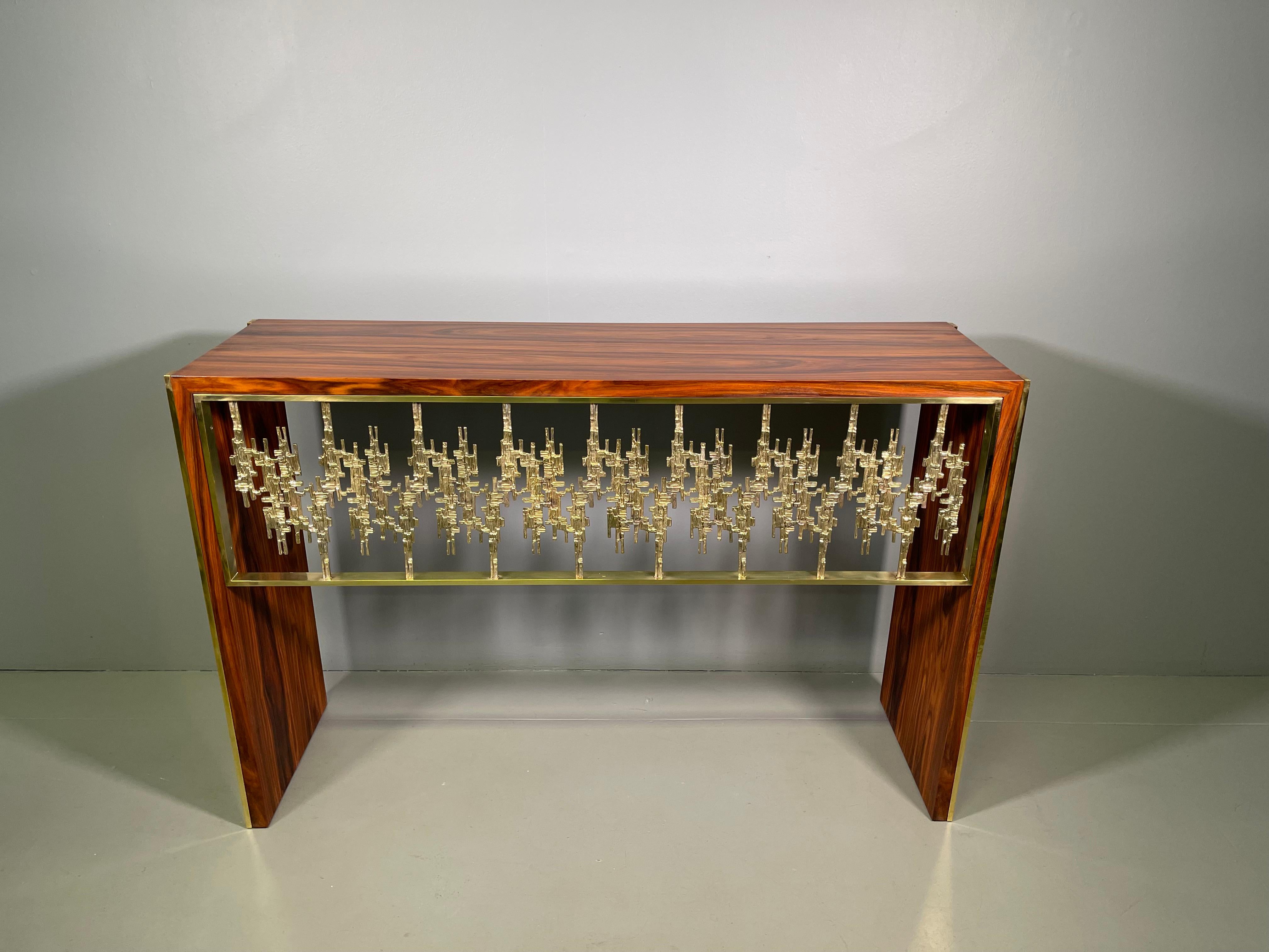 Sculptural Console by Luciano Frigerio in Palisander and Brass, 1970s For Sale 9