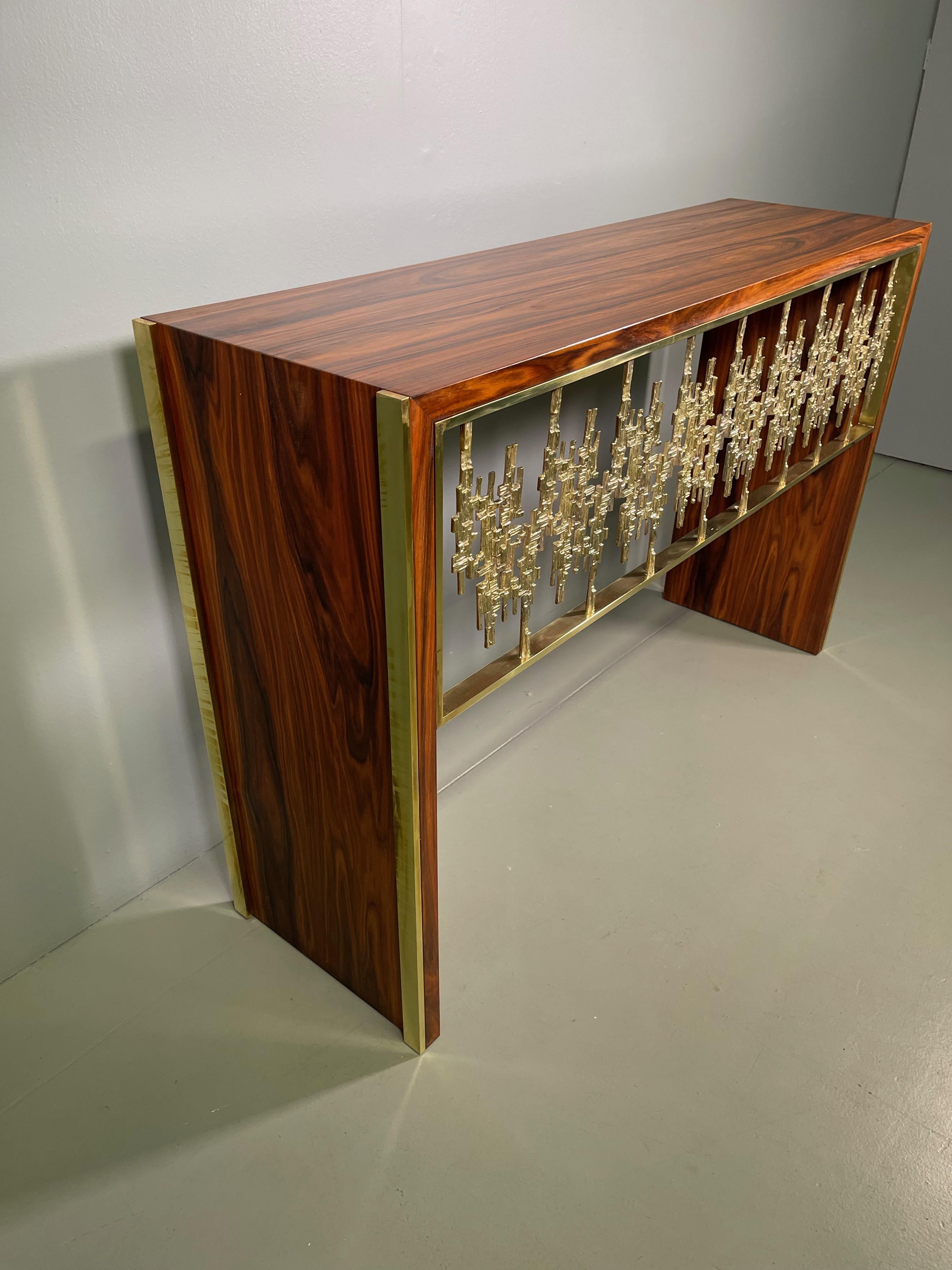 Sculptural Console by Luciano Frigerio in Palisander and Brass, 1970s For Sale 1
