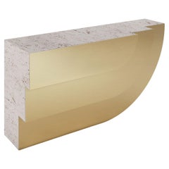 Consolle scultorea personalizzabile con strati di ottone spazzolato e taverna