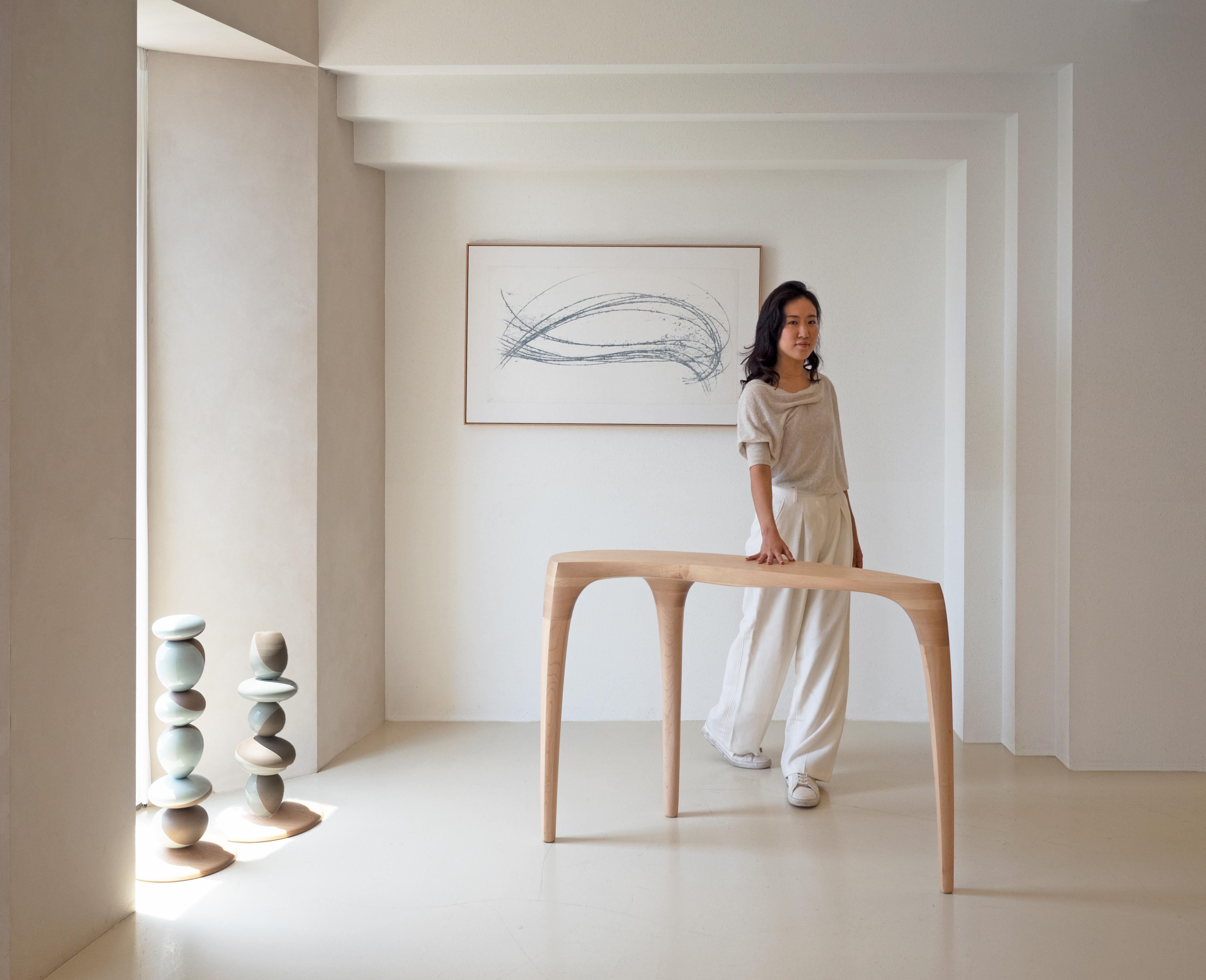 Skulpturaler Konsolentisch aus Hartahornholz – „Momentum Table“ von Soo Joo im Angebot 2