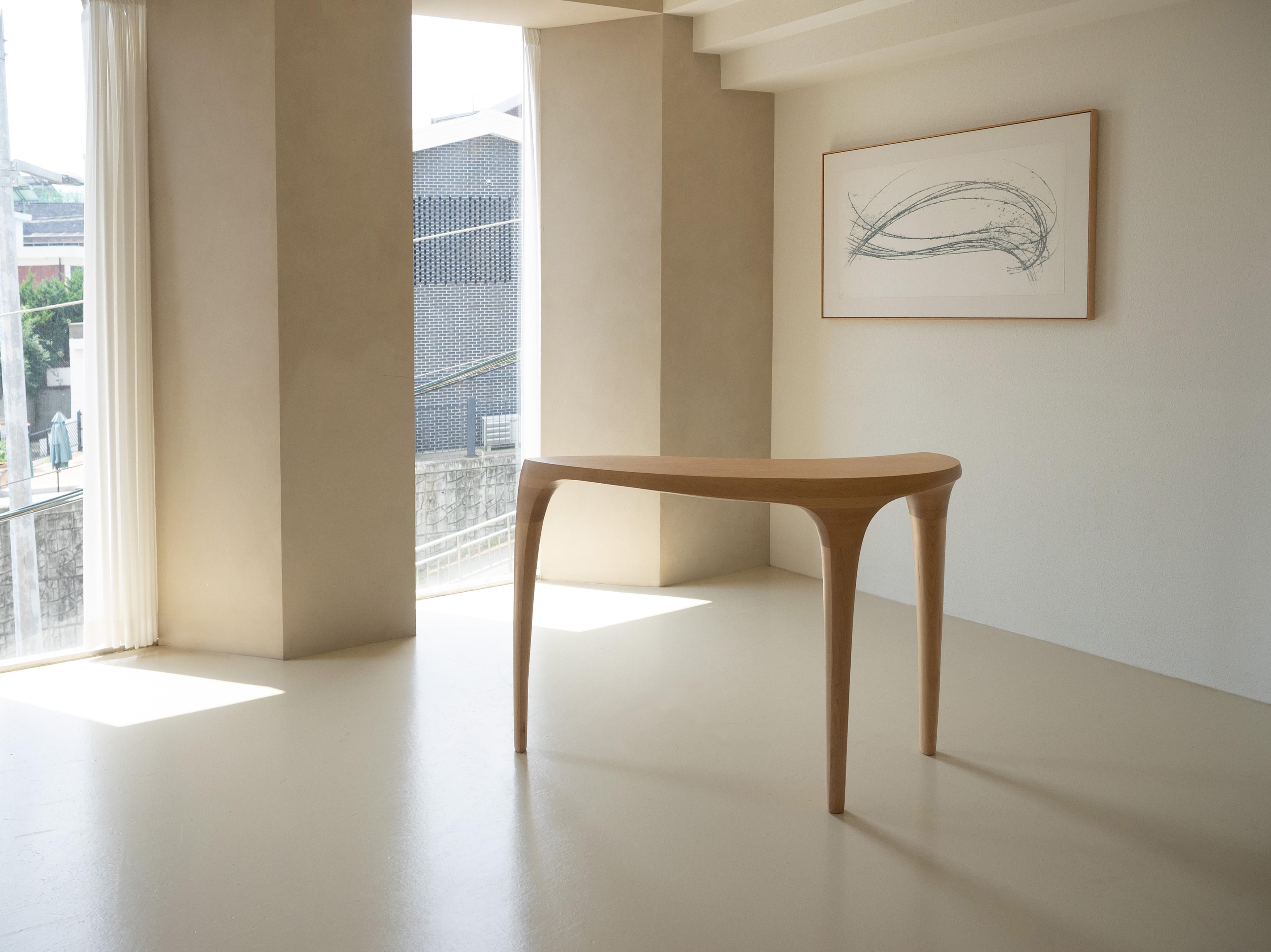 Skulpturaler Konsolentisch aus Hartahornholz – „Momentum Table“ von Soo Joo (Organische Moderne) im Angebot