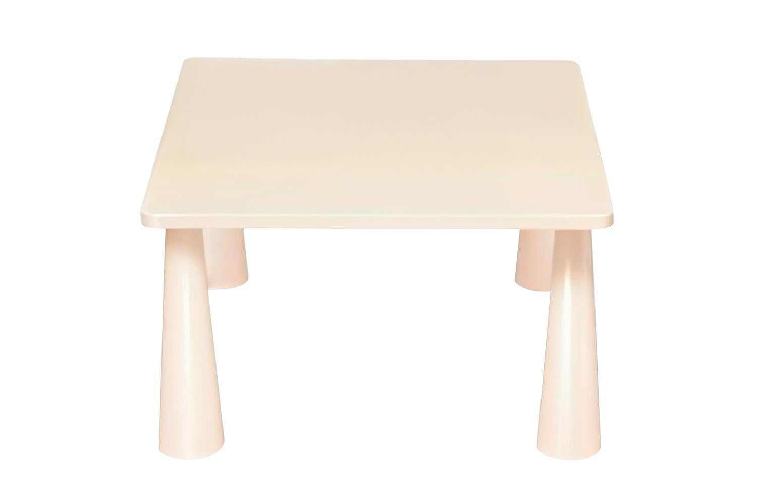 Postmoderne Table de salle à manger sculpturale contemporaine laquée crème Trance en vente