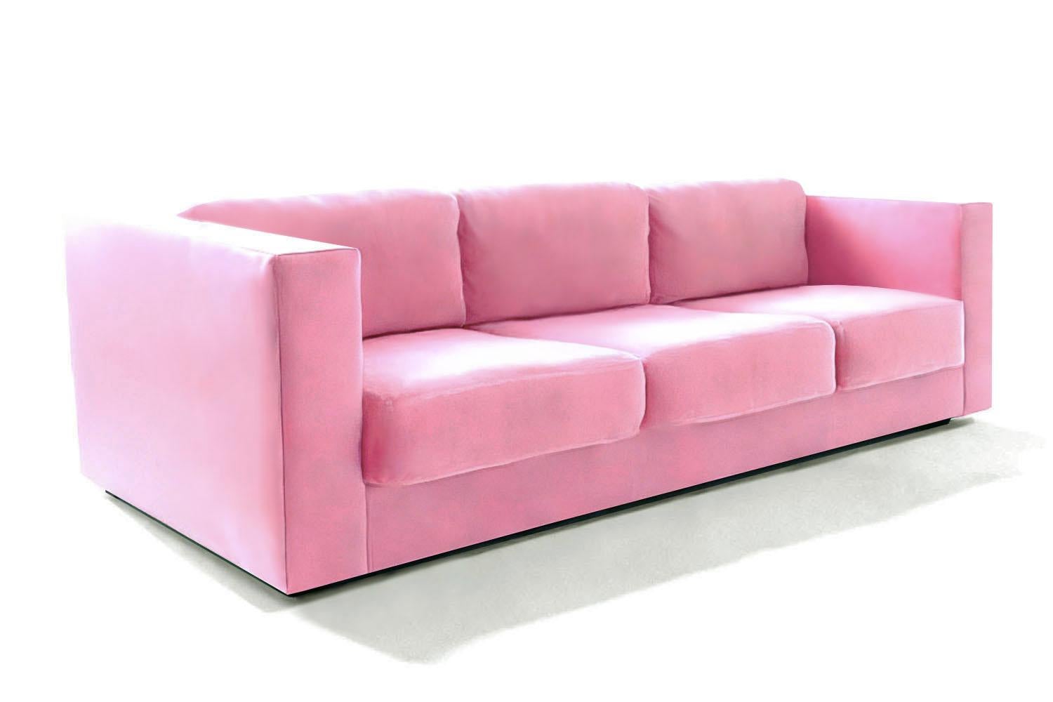 In einer Welt, die sich nach Veränderung sehnt, flüstert das Revolución Sofa den Wandel nicht nur herbei - es verkörpert ihn. Mit ihren furchtlosen Linien und ihrer unverfälschten Form schafft sie ein Gleichgewicht zwischen Weichheit und Struktur,