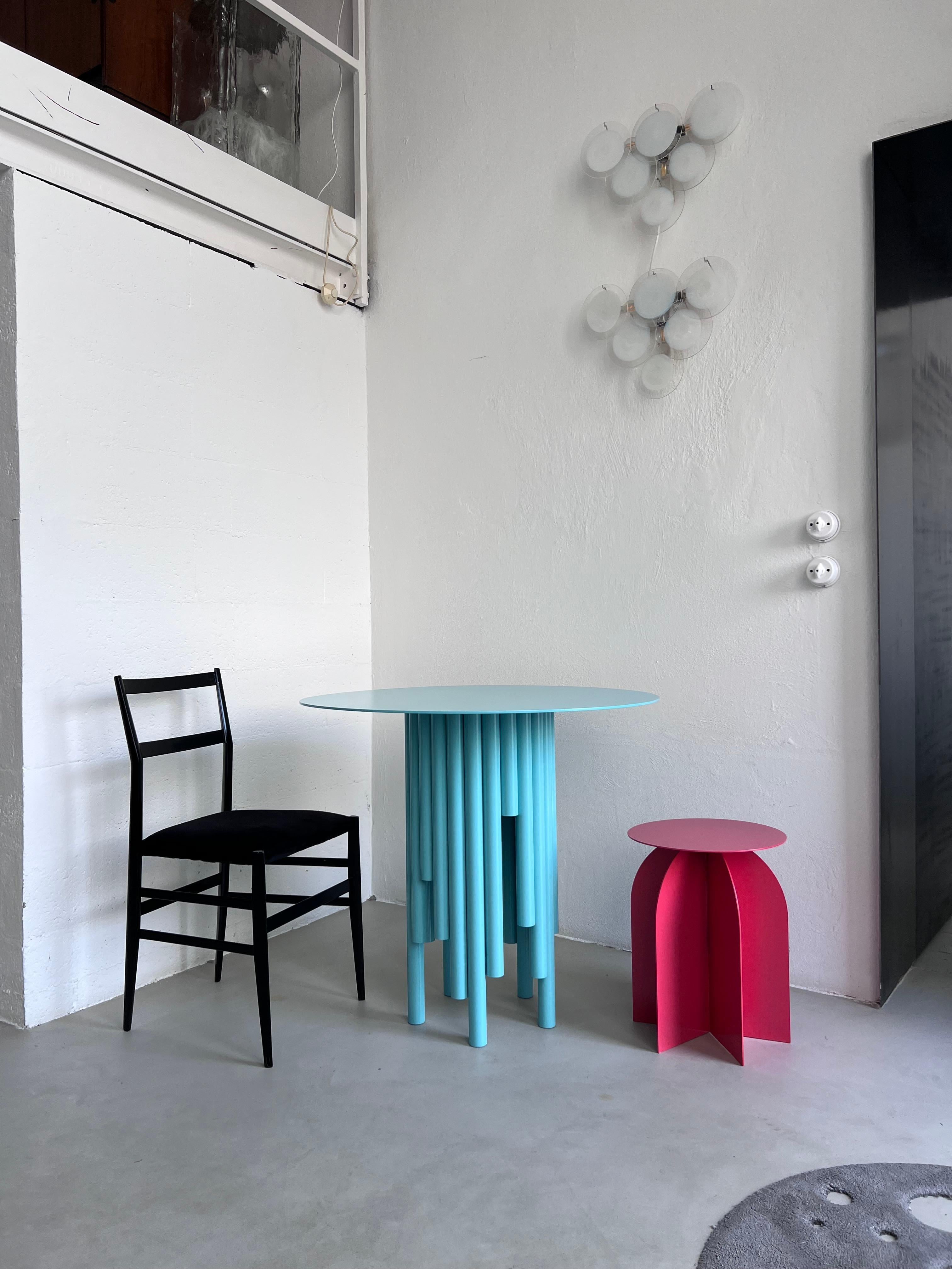 Skulpturale Contemporary  Beistelltisch in leuchtendem Rosa, Palladiumtisch von Spinzi im Angebot 3
