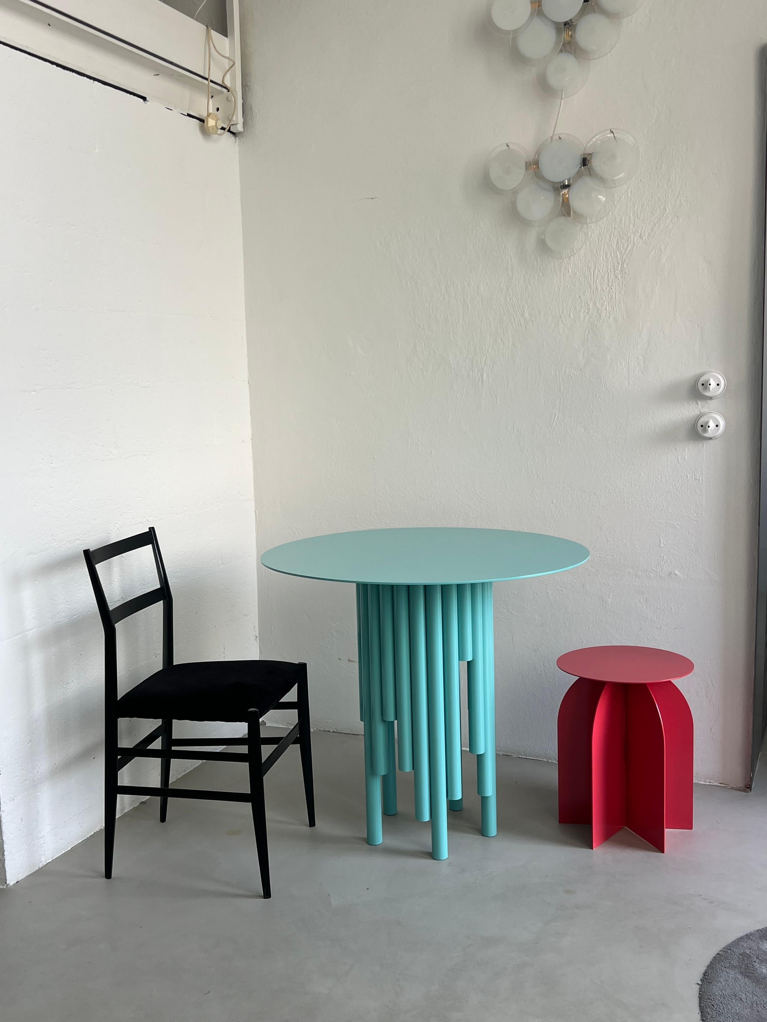 Skulpturale Contemporary  Beistelltisch in leuchtendem Rosa, Palladiumtisch von Spinzi im Angebot 4