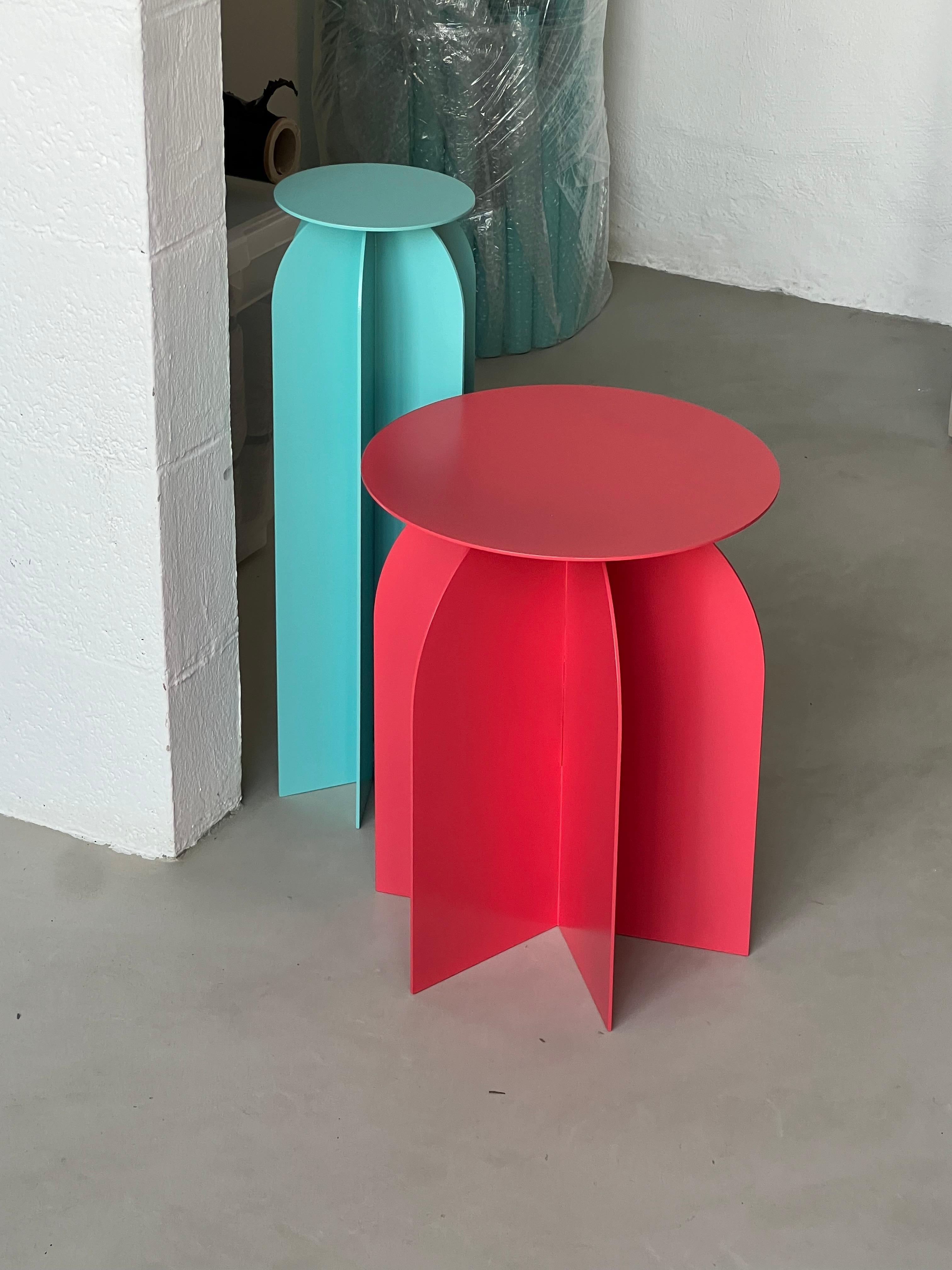 Skulpturale Contemporary  Beistelltisch in leuchtendem Rosa, Palladiumtisch von Spinzi im Angebot 1