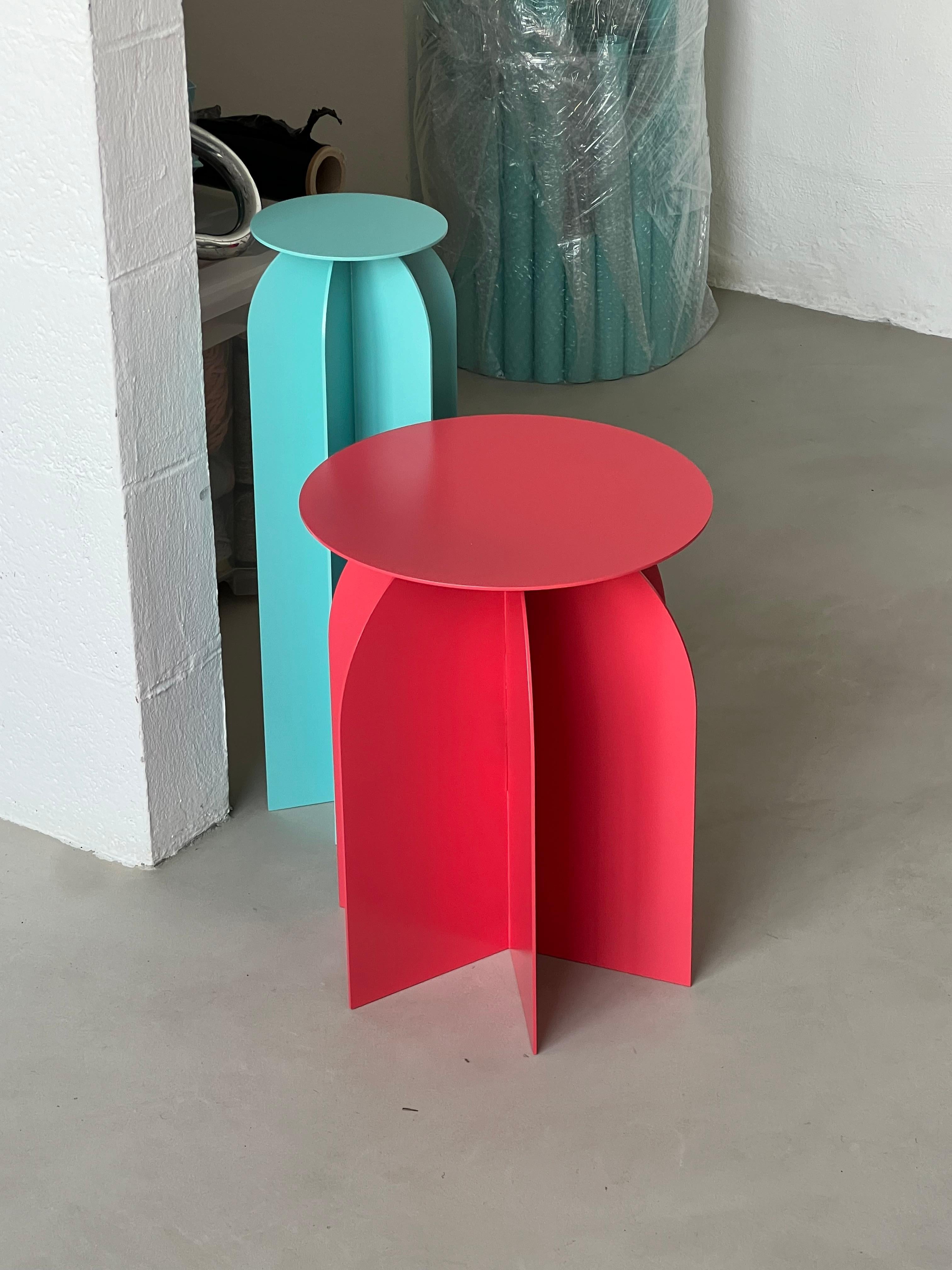 Skulpturale Contemporary  Beistelltisch in leuchtendem Rosa, Palladiumtisch von Spinzi im Angebot 2