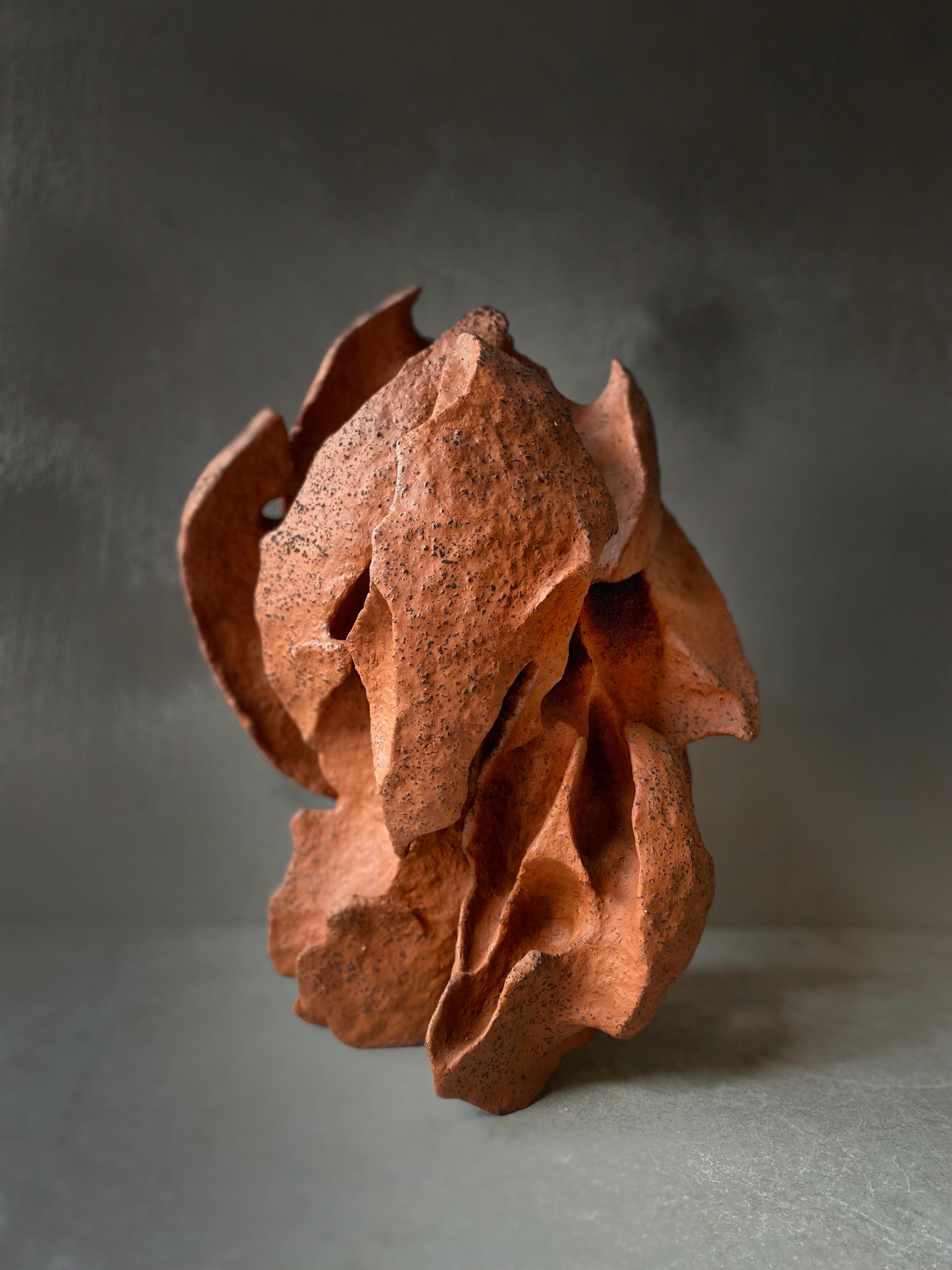 Jarrón escultórico contemporáneo de terracota Chamotte sin esmaltar Pinzel Rojo by Voznicki Sin esmaltar en venta