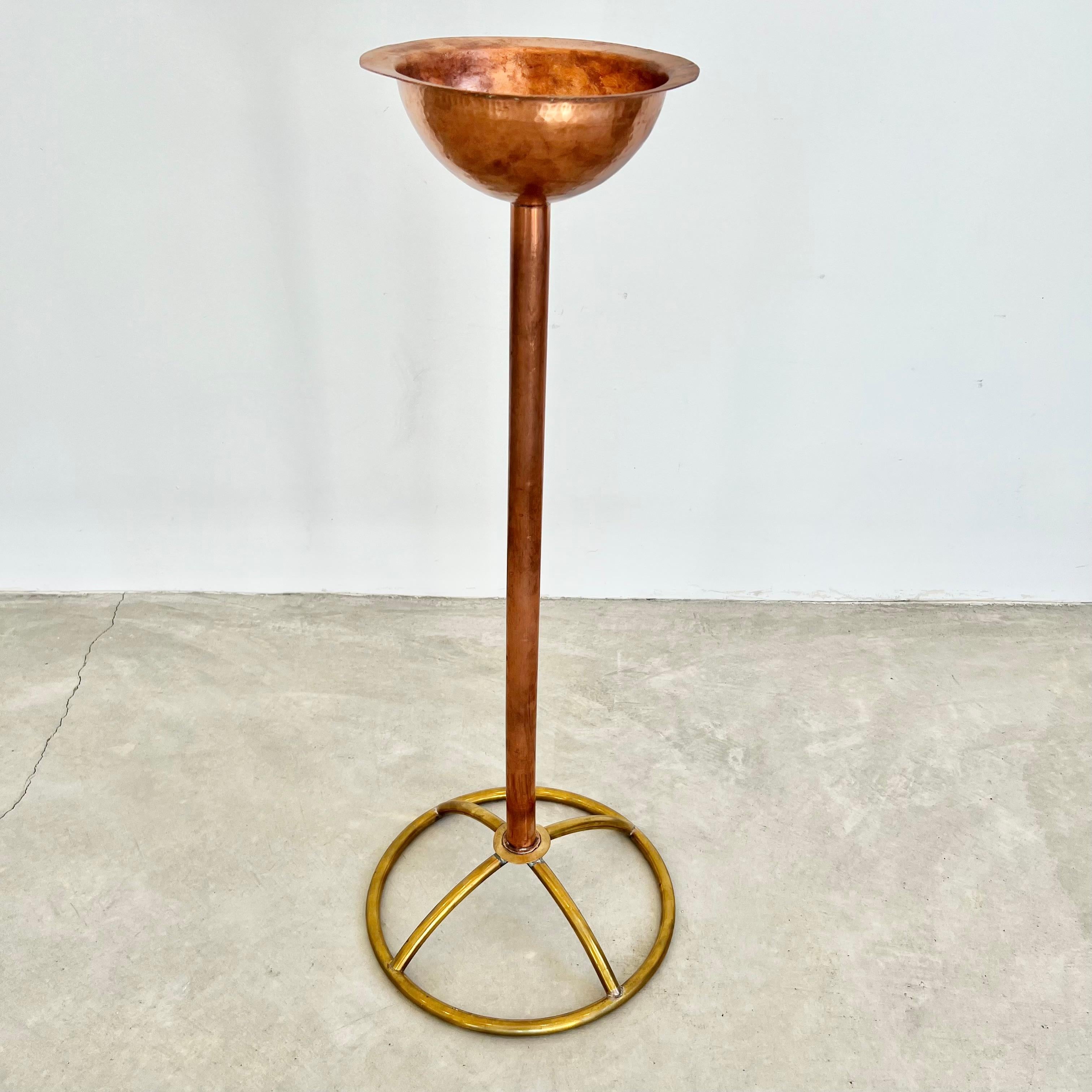 Sculptural Copper and Brass Standing Catchall, 1960s France In Good Condition In Los Angeles, CA
