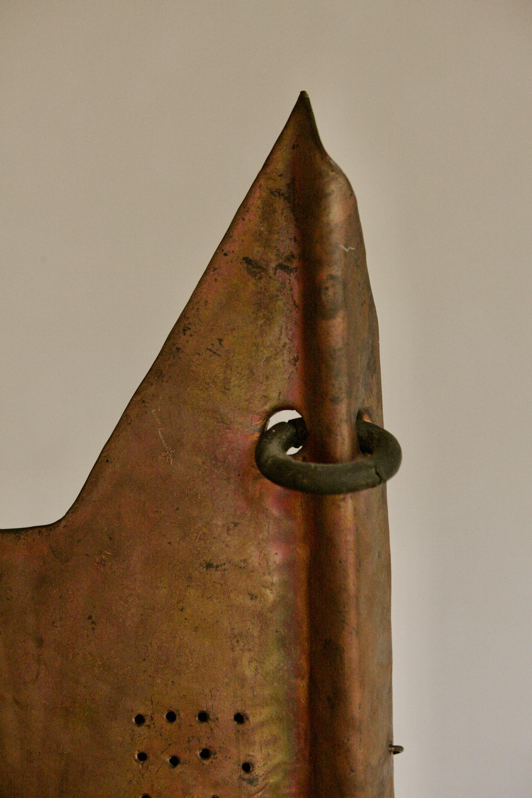 Fin du 20e siècle Lampadaire brutaliste en cuivre sculpté en vente