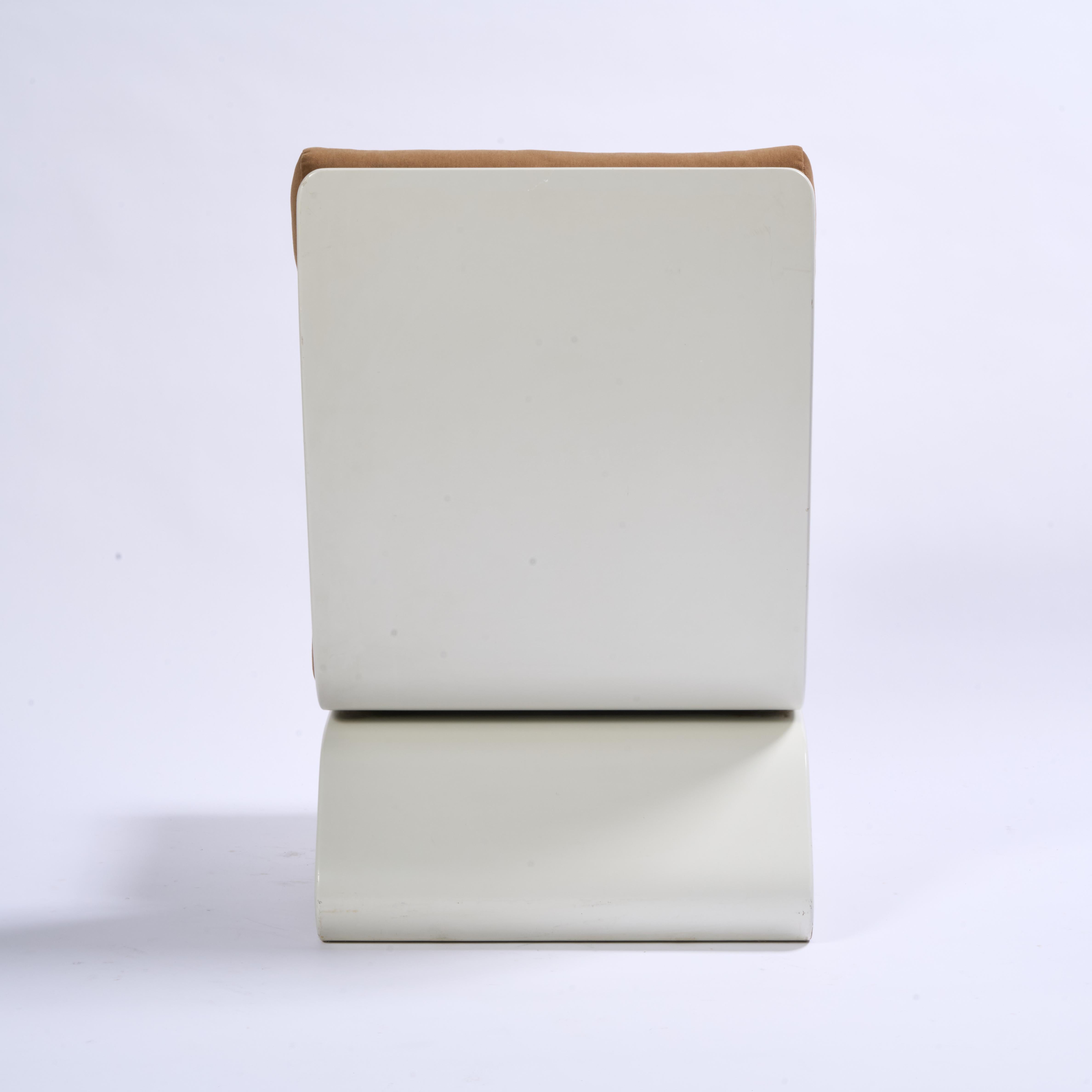 Skulpturaler COR Stuhl von Peter Ghyczy, geformtes Sperrholz, Mohair im Zustand „Gut“ im Angebot in Greensboro, NC