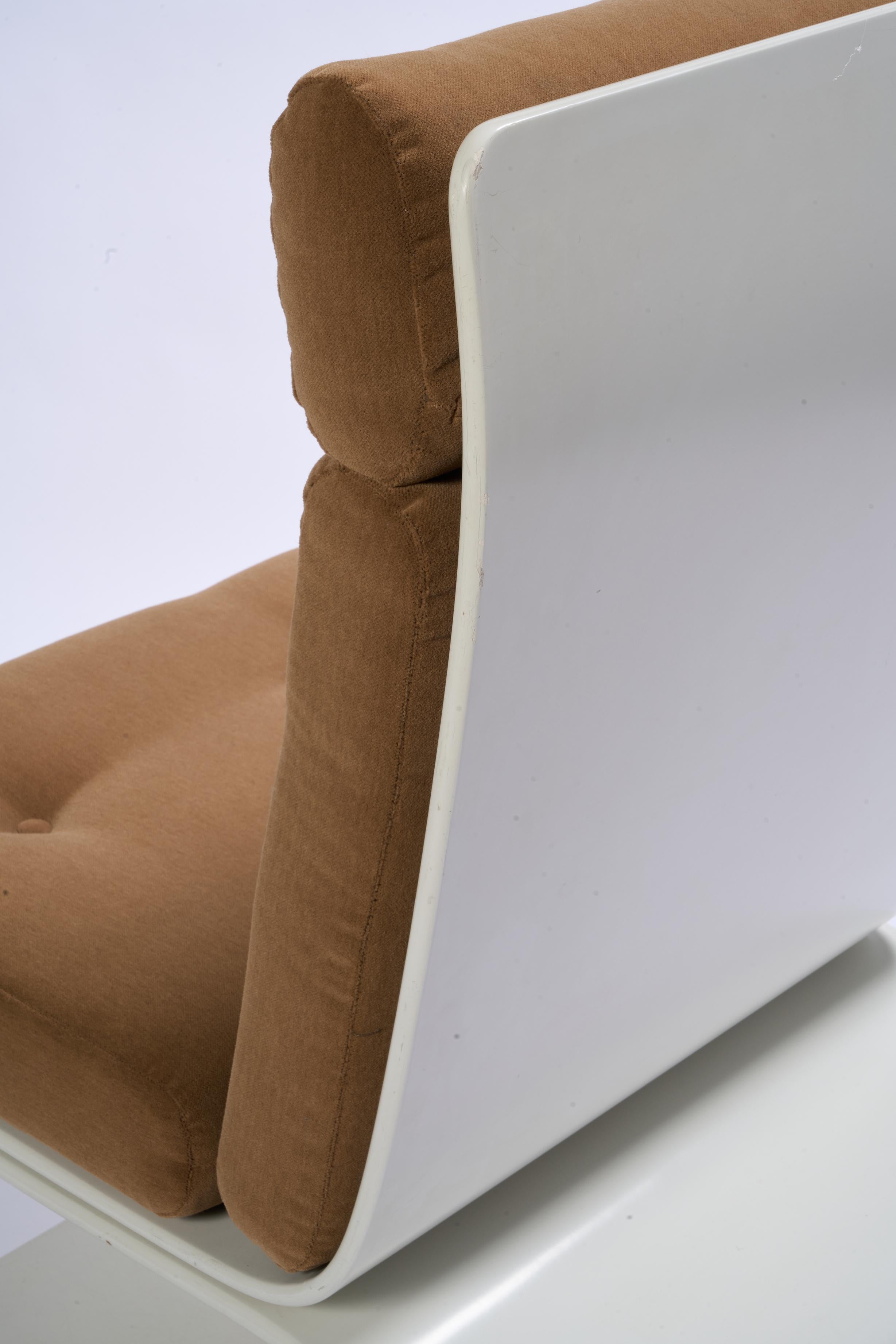 Skulpturaler COR Stuhl von Peter Ghyczy, geformtes Sperrholz, Mohair (Ende des 20. Jahrhunderts) im Angebot