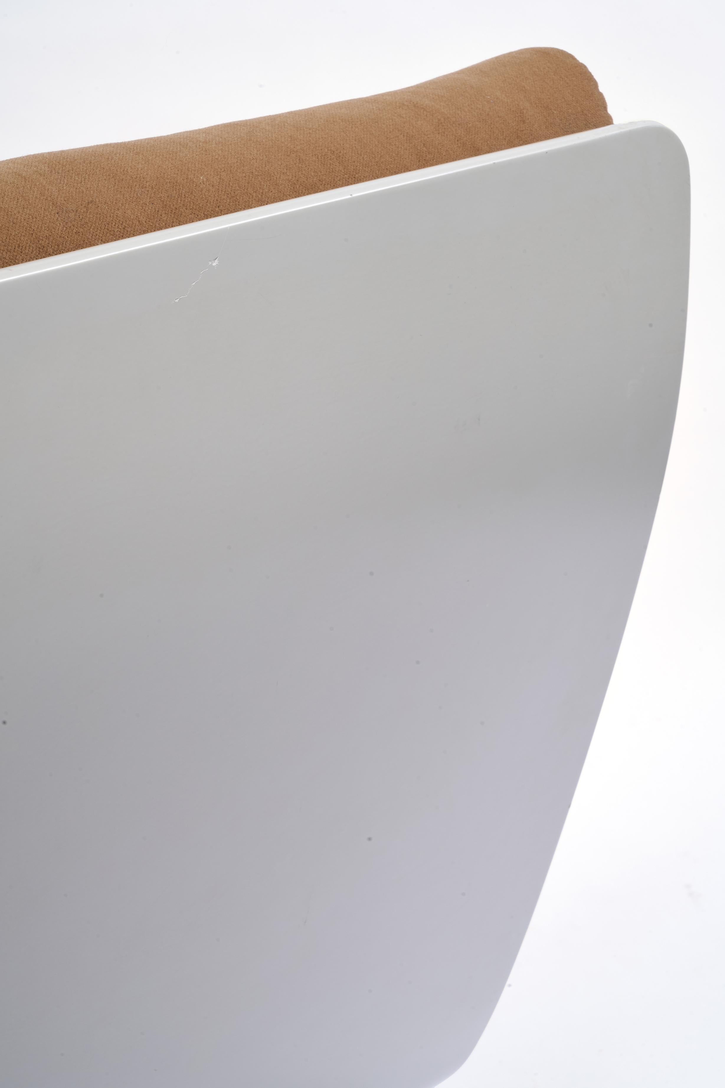 Skulpturaler COR Stuhl von Peter Ghyczy, geformtes Sperrholz, Mohair (Mohairwolle) im Angebot