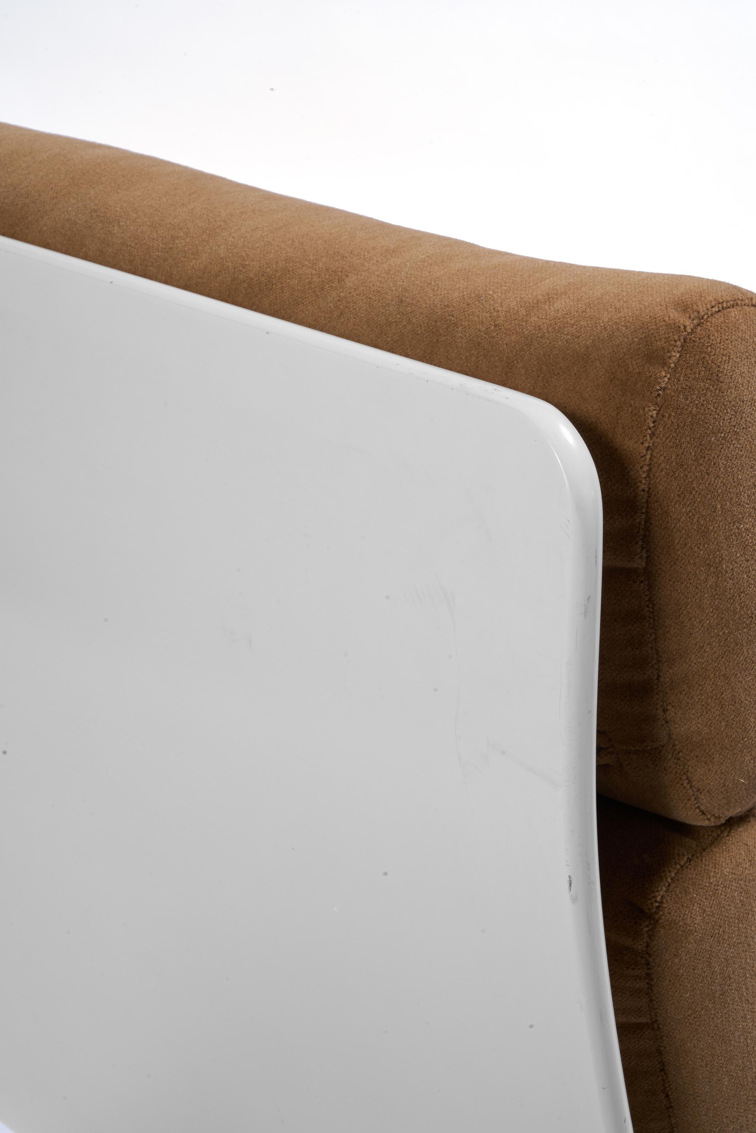 Skulpturaler COR Stuhl von Peter Ghyczy, geformtes Sperrholz, Mohair im Angebot 1