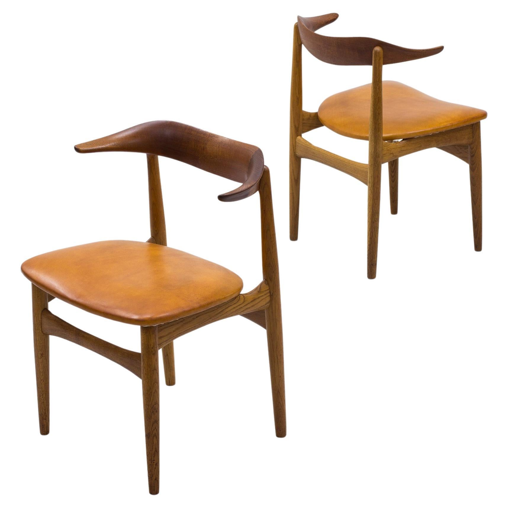Sculptural "Cow horn" chairs in teak and oak by Knud Faerch, Denmark, 1950s For Sale