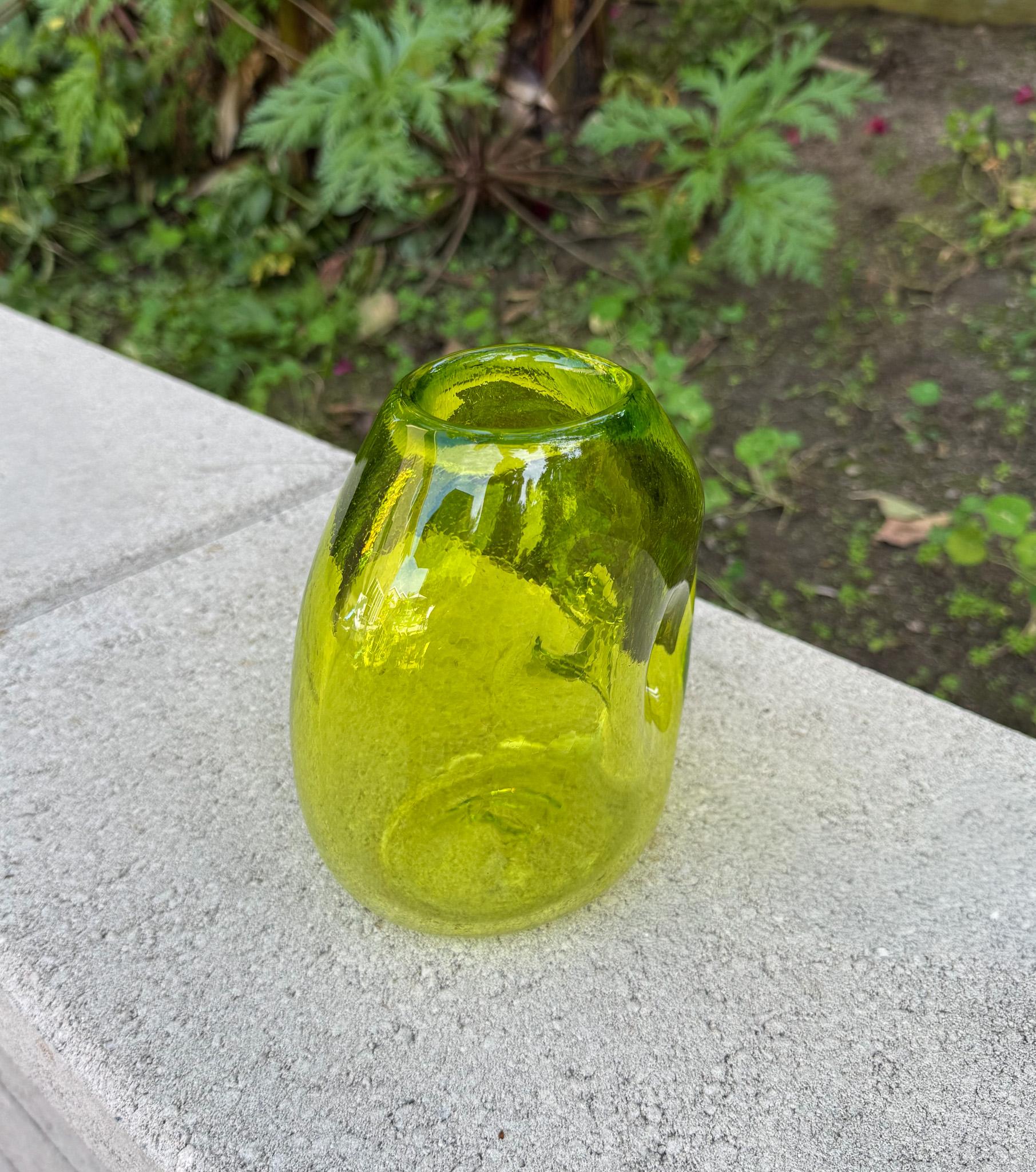 Cruche / vase sculptural en verre d'art craquelé, États-Unis, XXe siècle en vente 3