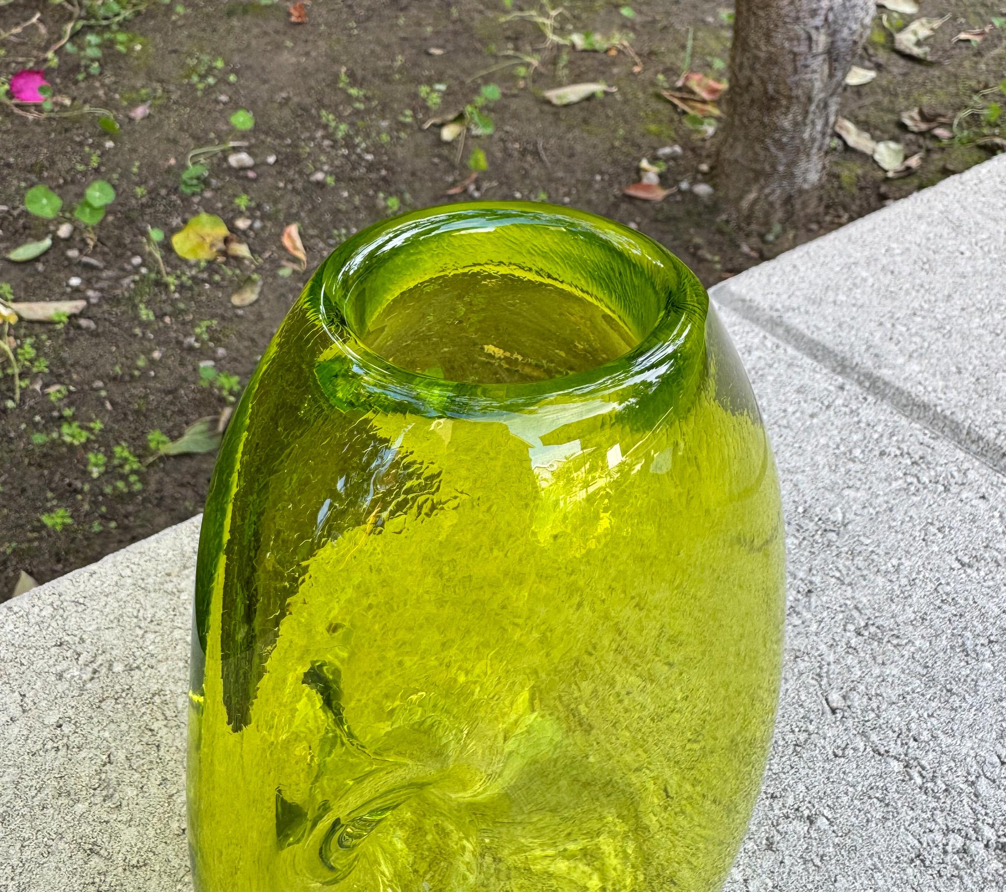 Verre Cruche / vase sculptural en verre d'art craquelé, États-Unis, XXe siècle en vente