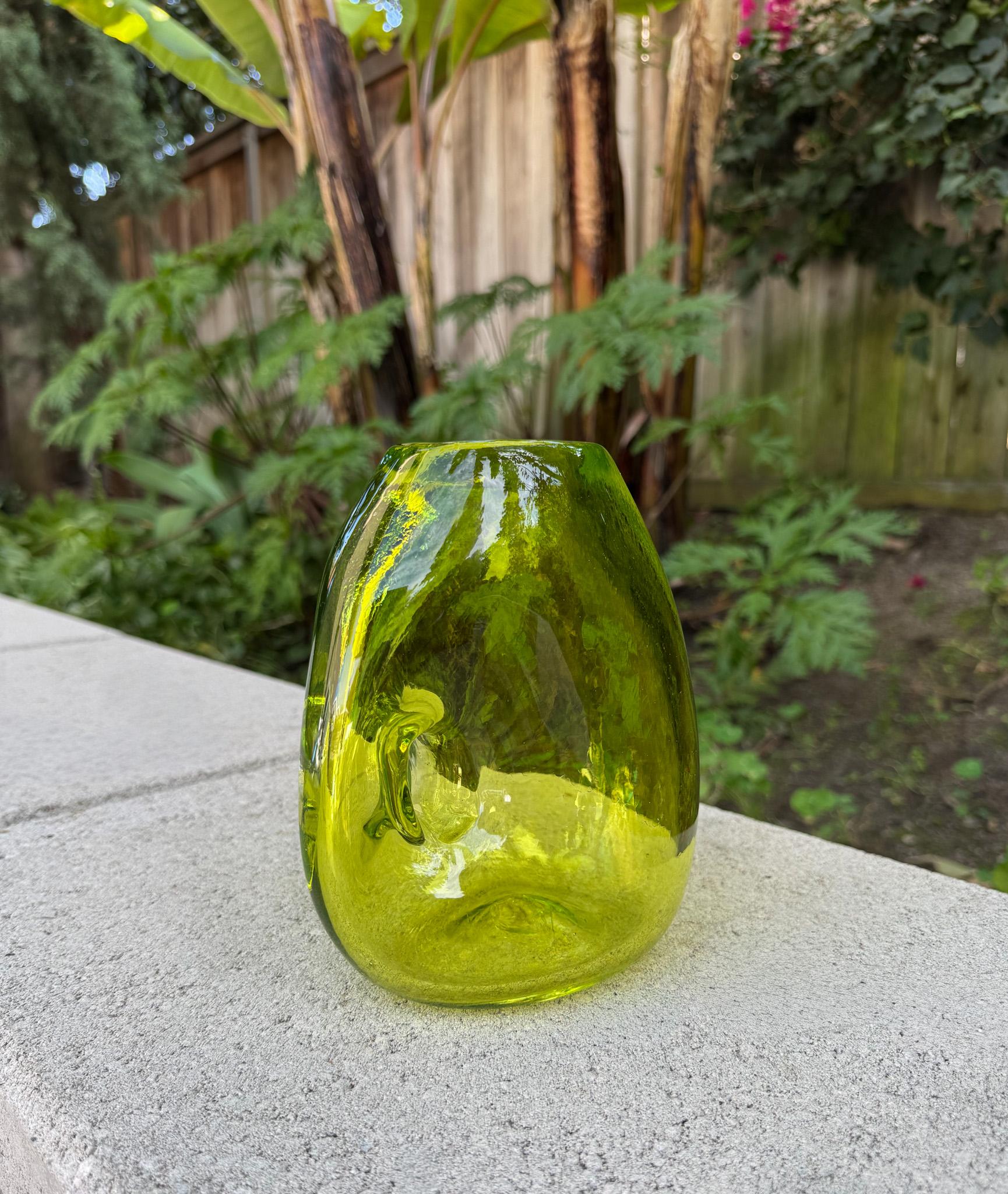 Cruche / vase sculptural en verre d'art craquelé, États-Unis, XXe siècle en vente 1