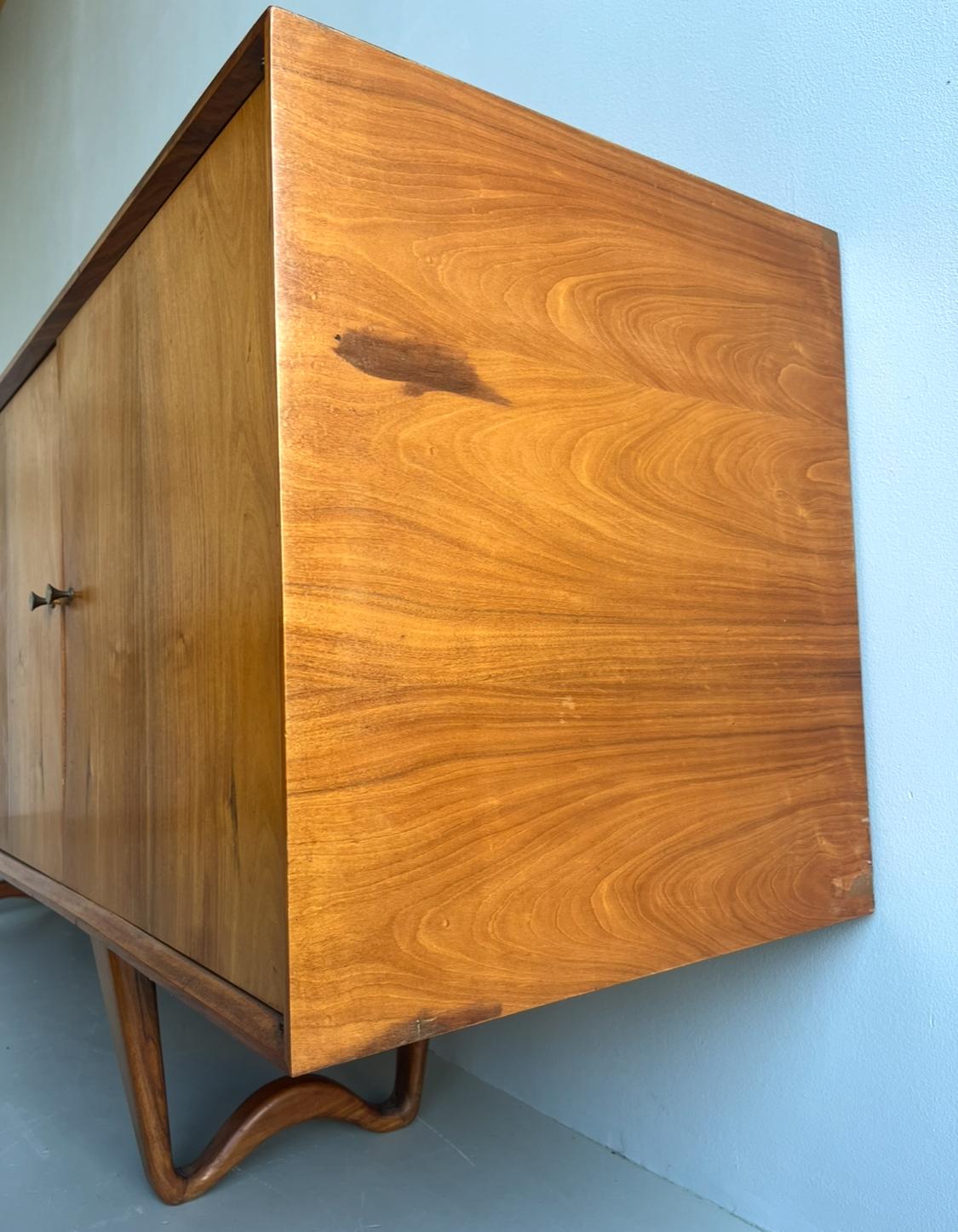 Sculptural Credenza-Sideboard by Giuseppe Scapinelli , Brazil 1950s en venta 13