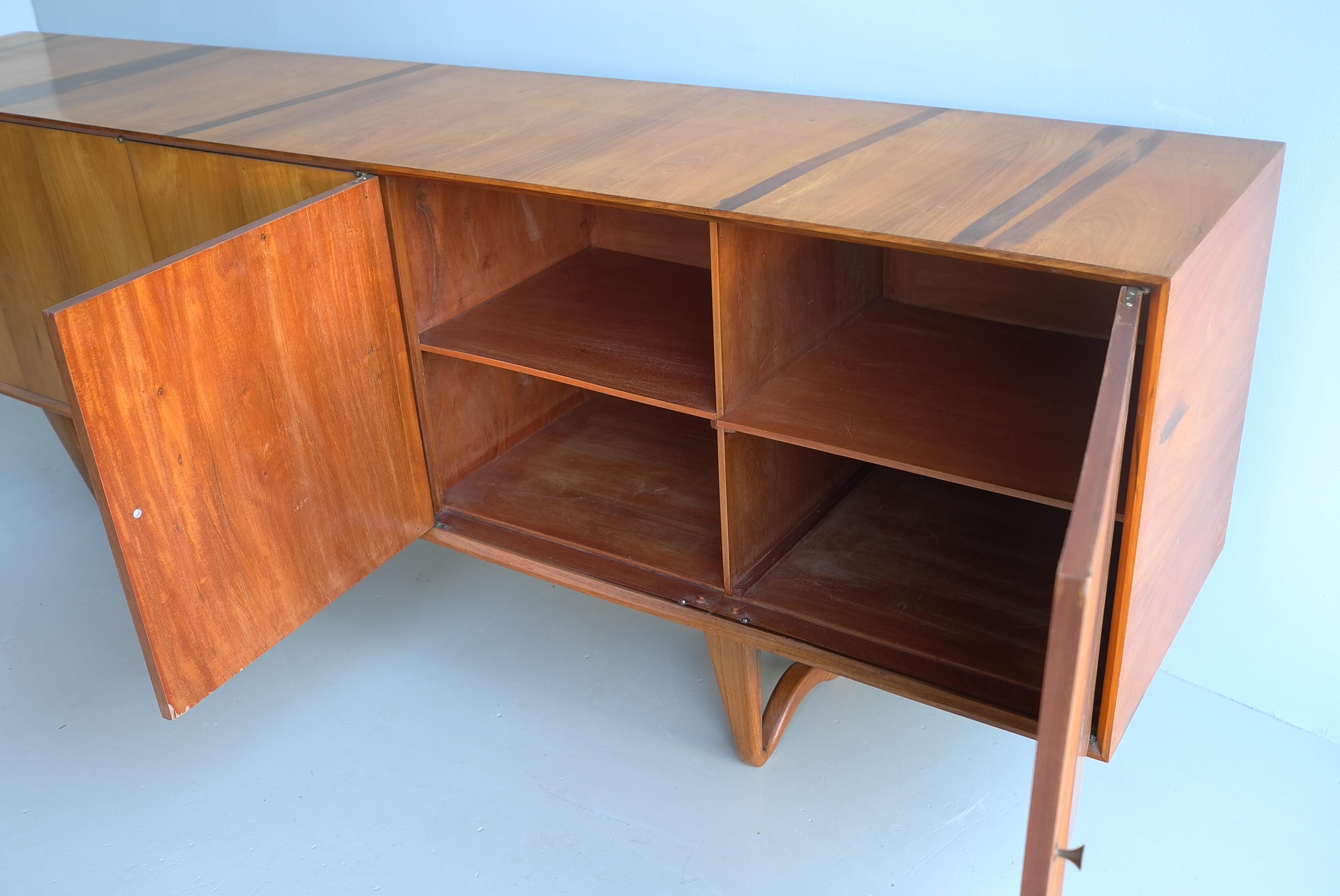 Sculptural Credenza-Sideboard by Giuseppe Scapinelli , Brazil 1950s en venta 2