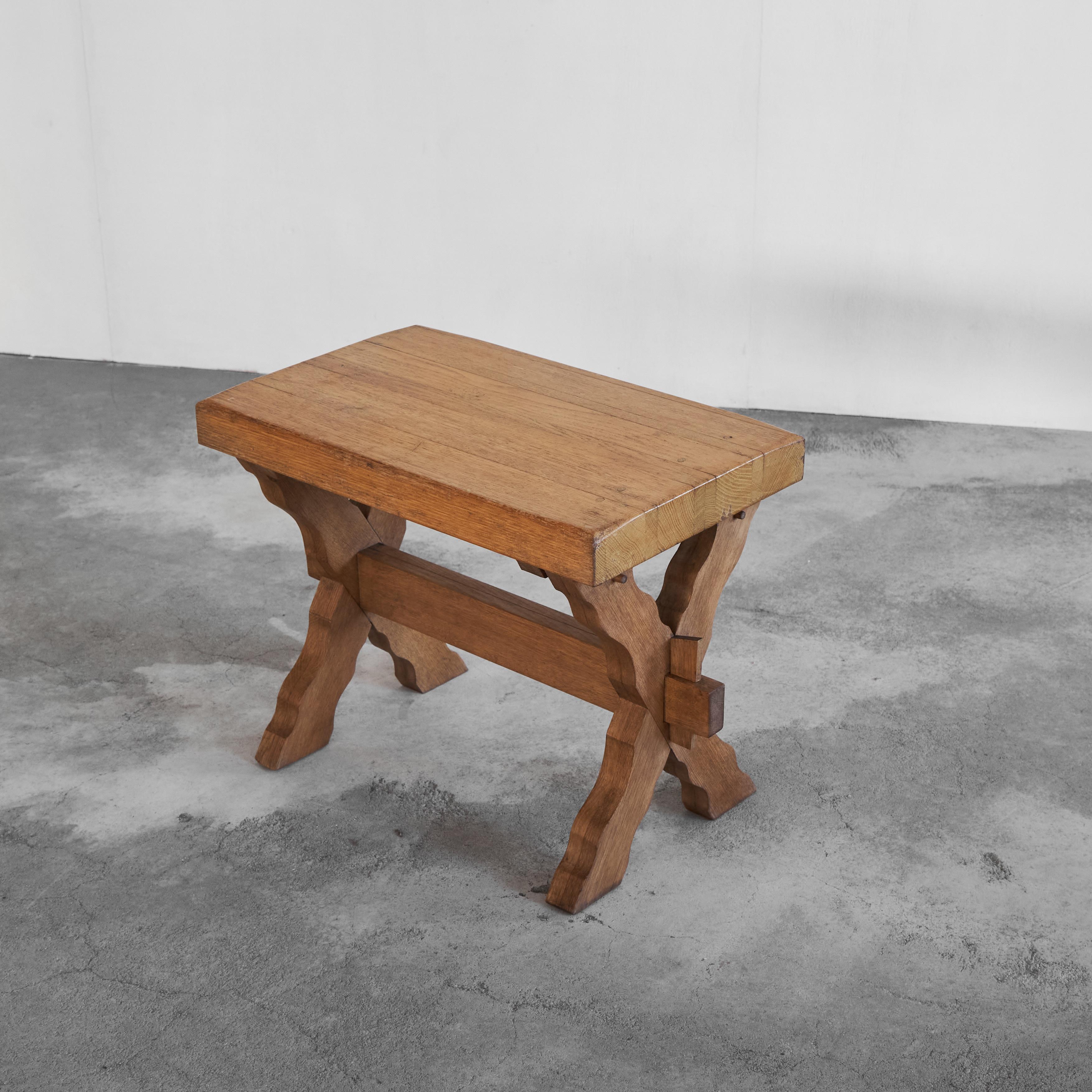 Sculptural Cross Legged Side Table in Solid Wood 1940s In Good Condition For Sale In Tilburg, NL