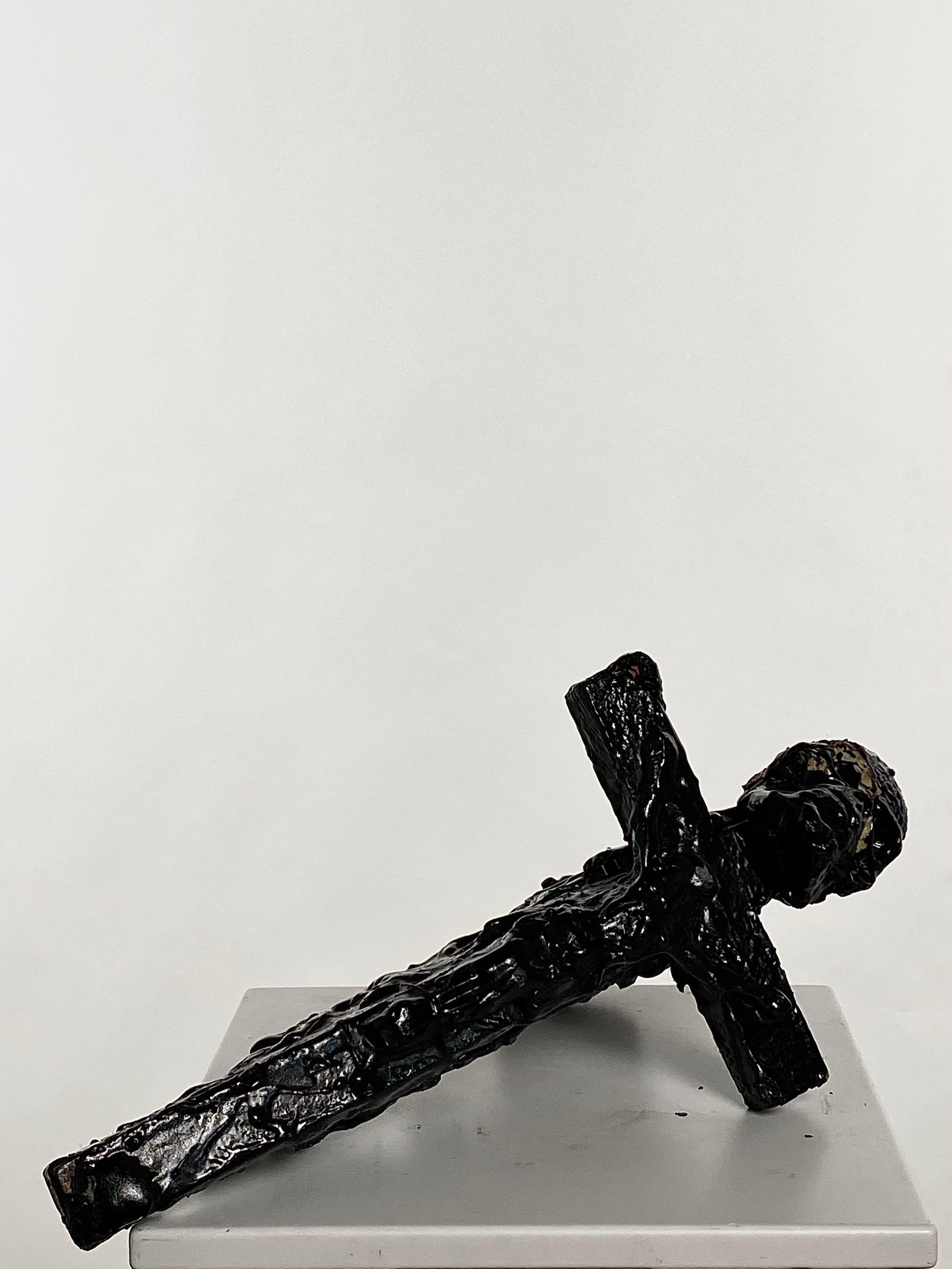 Black Sculptural Cross and Gun in TAR, 21st Century by Mattia Biagi In New Condition In Culver City, CA