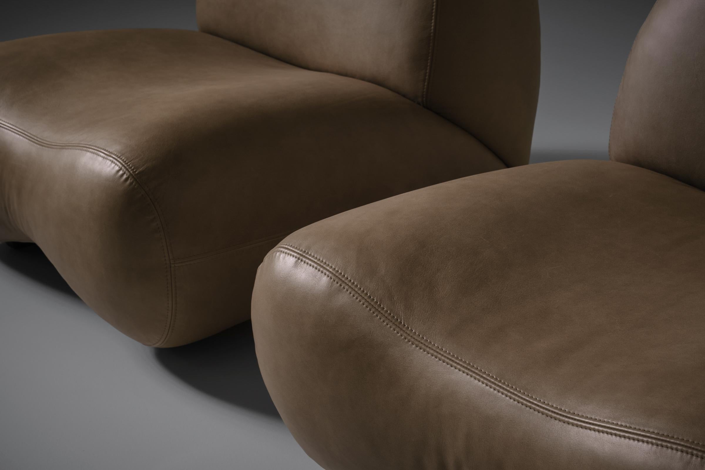 Italian Sculptural Curved Leather Lounge Chairs, Italy, 1960s