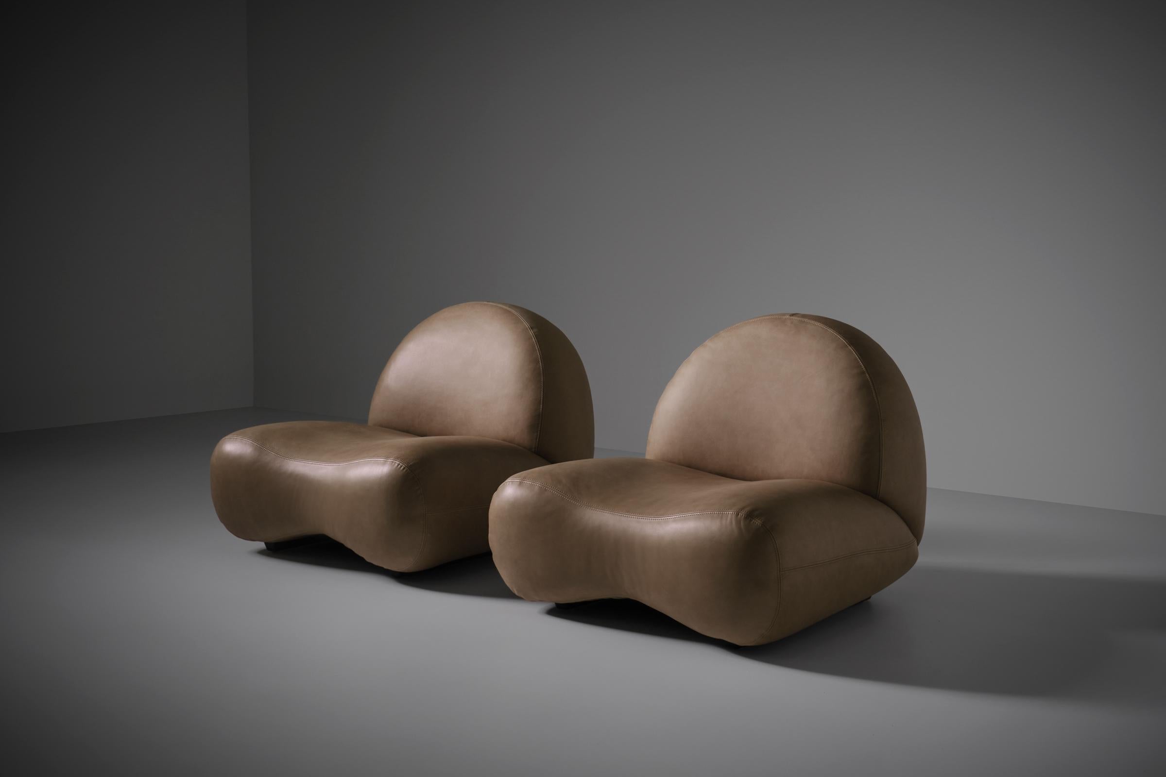 Wenge Sculptural Curved Leather Lounge Chairs, Italy, 1960s