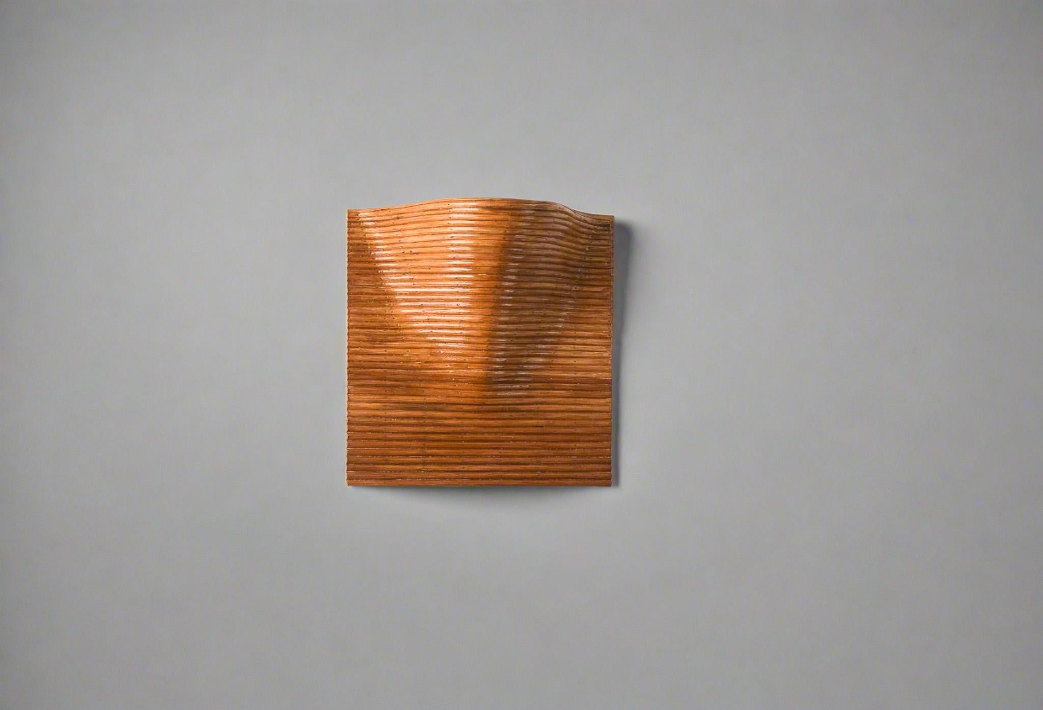 XXI secolo e contemporaneo Lampada da parete scultorea a matita curva in vendita