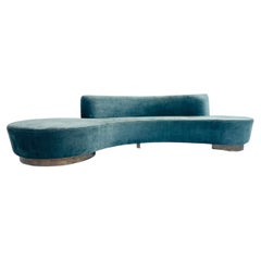 Sculptural Curved Serpentine Sofa in the Manner of Vladimir Kagan