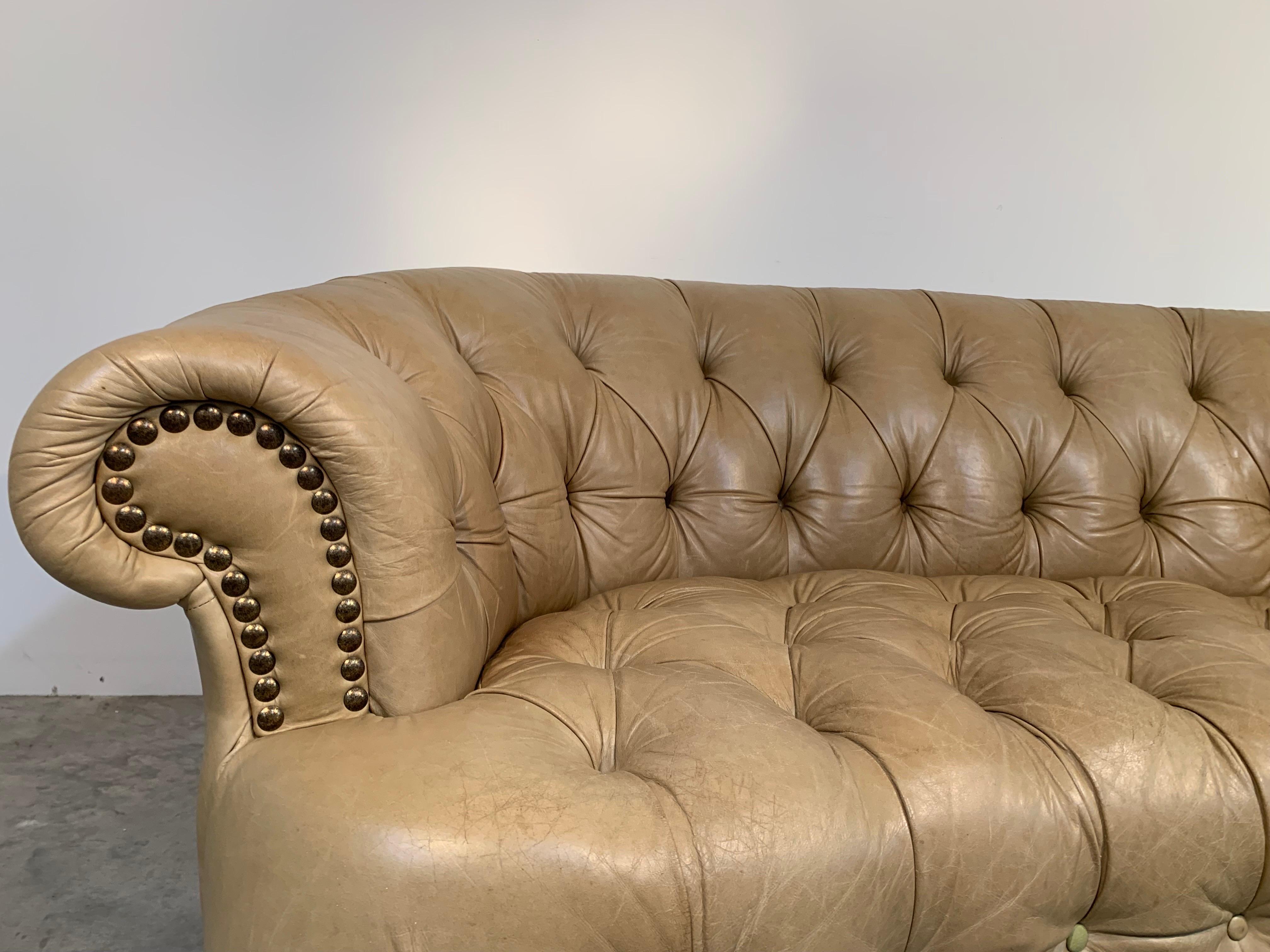 Late 20th Century Sculptural Curved Tufted Leather Chesterfield Nailhead Sofa Made In Italy