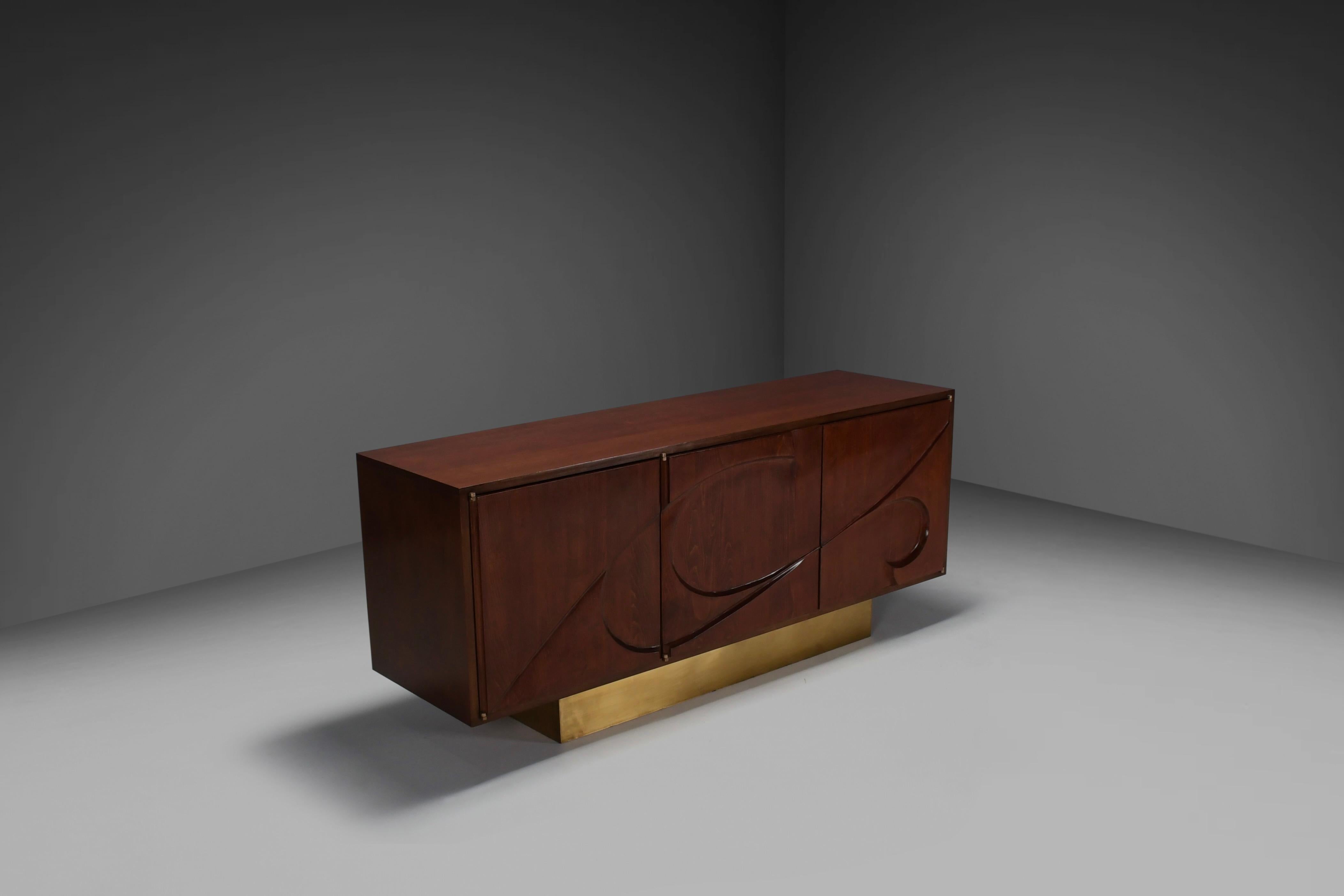 Beautiful Sculptural Sideboard in very good original condition.

This Sideboard is made by hand in the 1980s and is based on a Michael Coffee creation.

It is a unique piece made on order for a customer in France.

The surface of the thick doors
