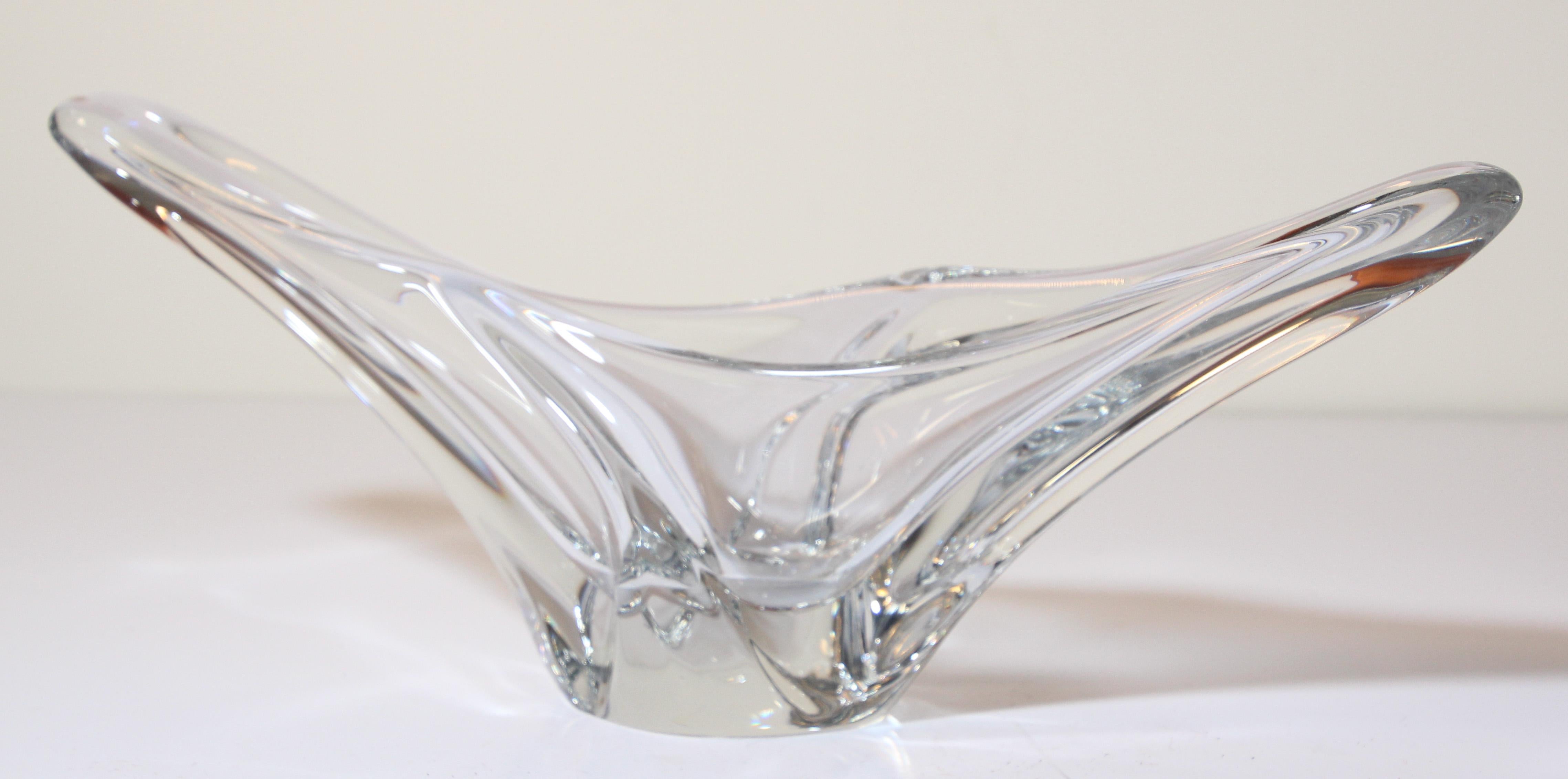 Sculptural Curvilinear Art Glass Fruit Bowl by Daum, France In Good Condition For Sale In North Hollywood, CA