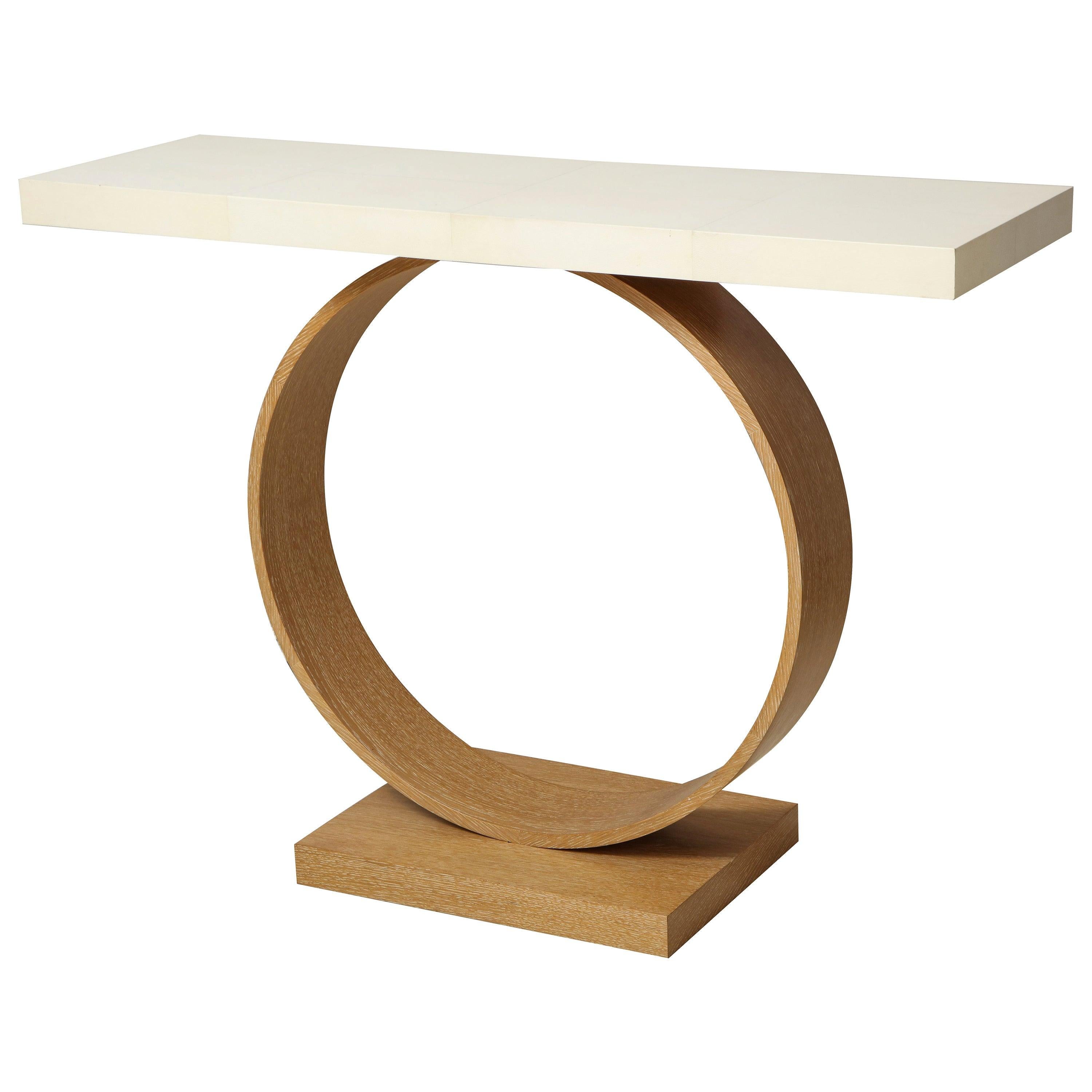 Console sculpturale sur mesure en chêne cérusé et parchemin