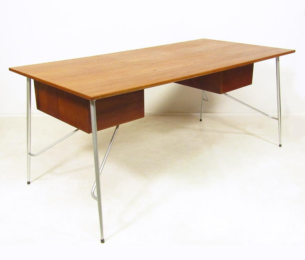 Mid-20th Century Sculptural Danish 1960s Teak Desk by Borge Mogensen