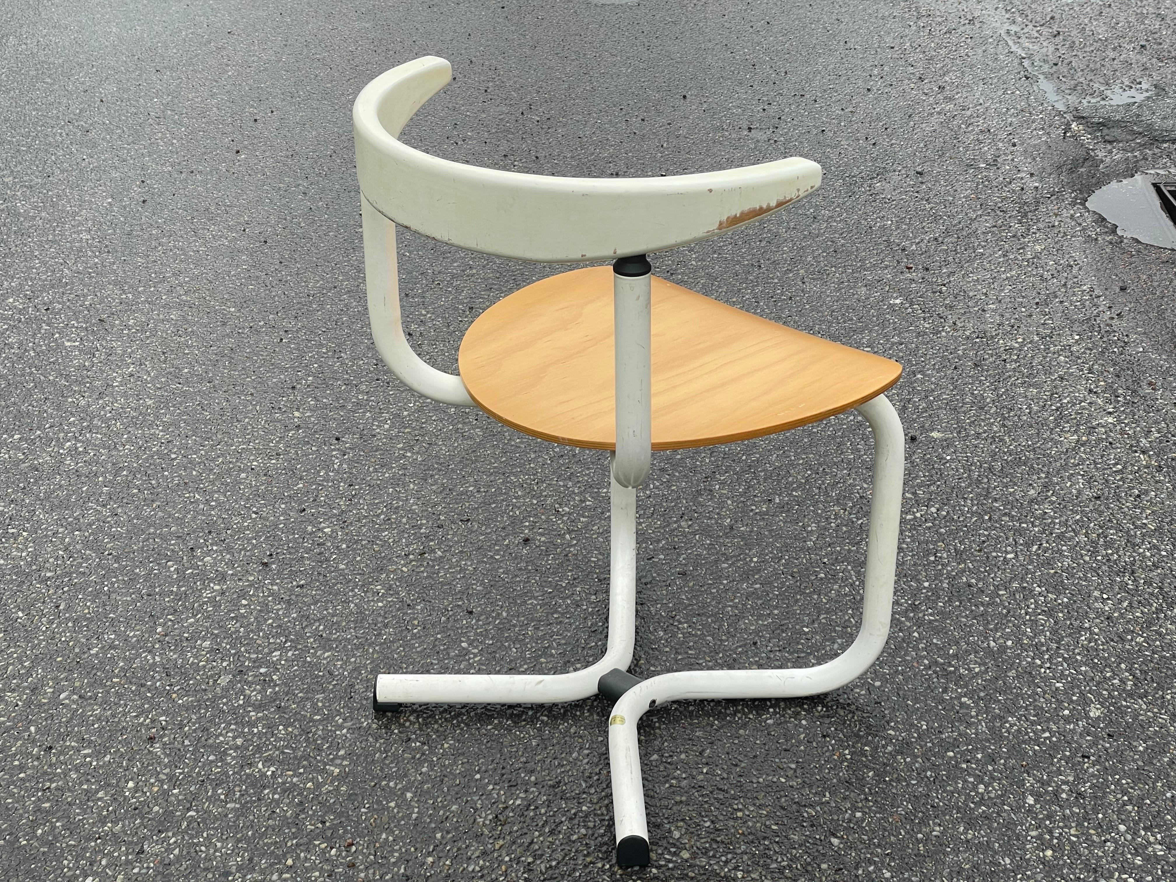 Scandinavian Modern Sculptural Danish desk chair from the 1980´s For Sale