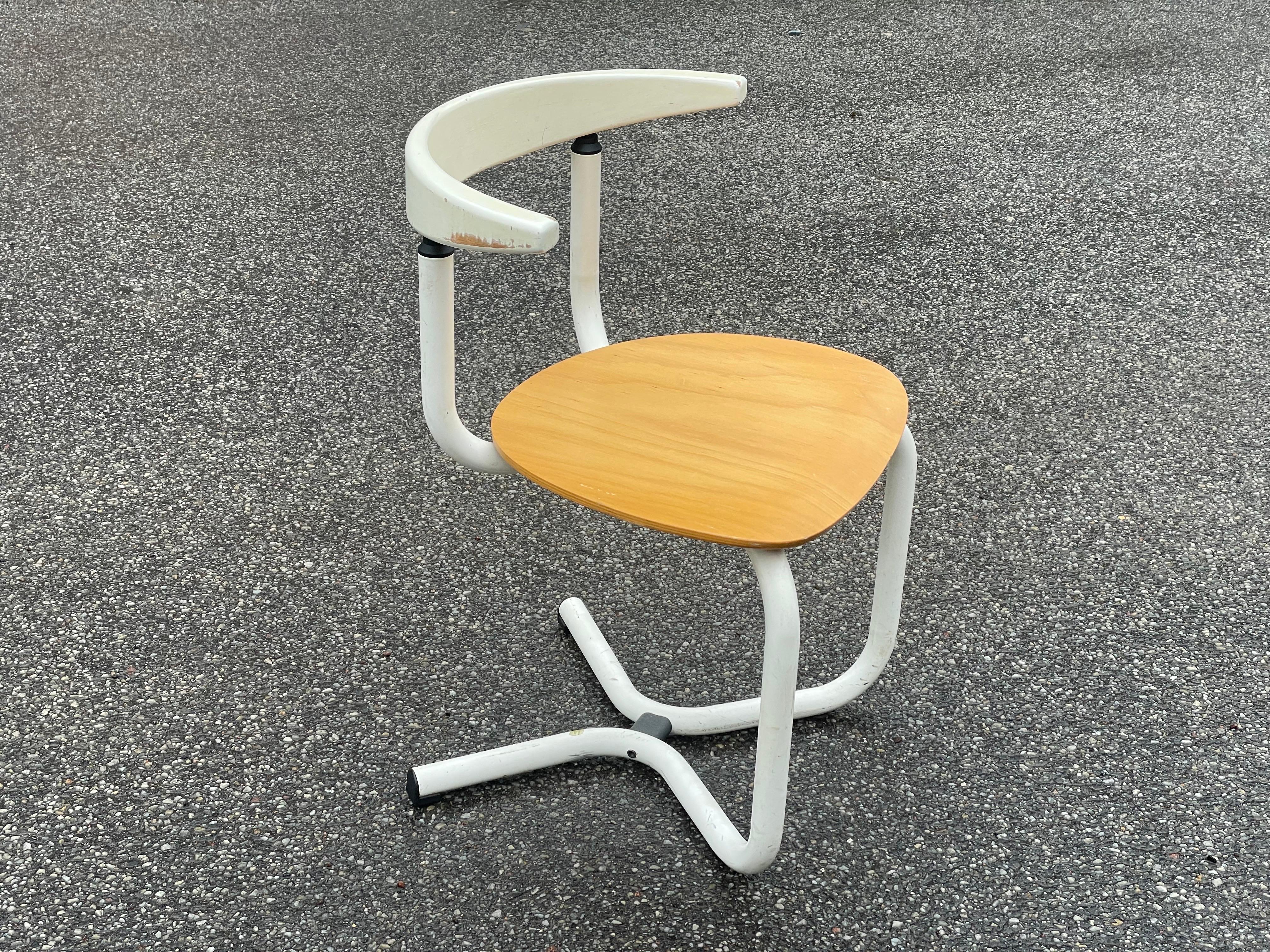 Sculptural Danish desk chair from the 1980´s In Good Condition For Sale In Copenhagen, DK