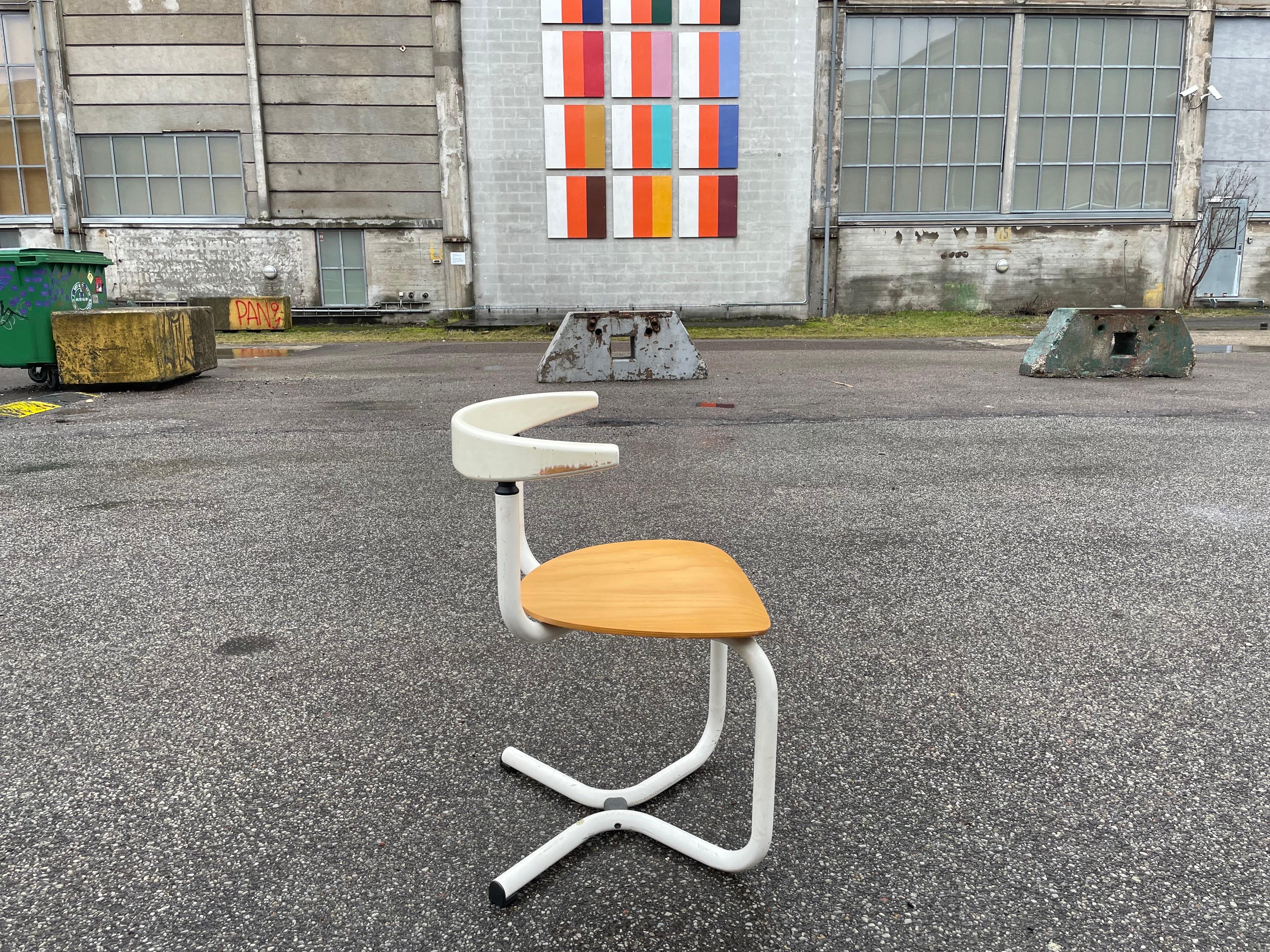 Metal Sculptural Danish desk chair from the 1980´s For Sale