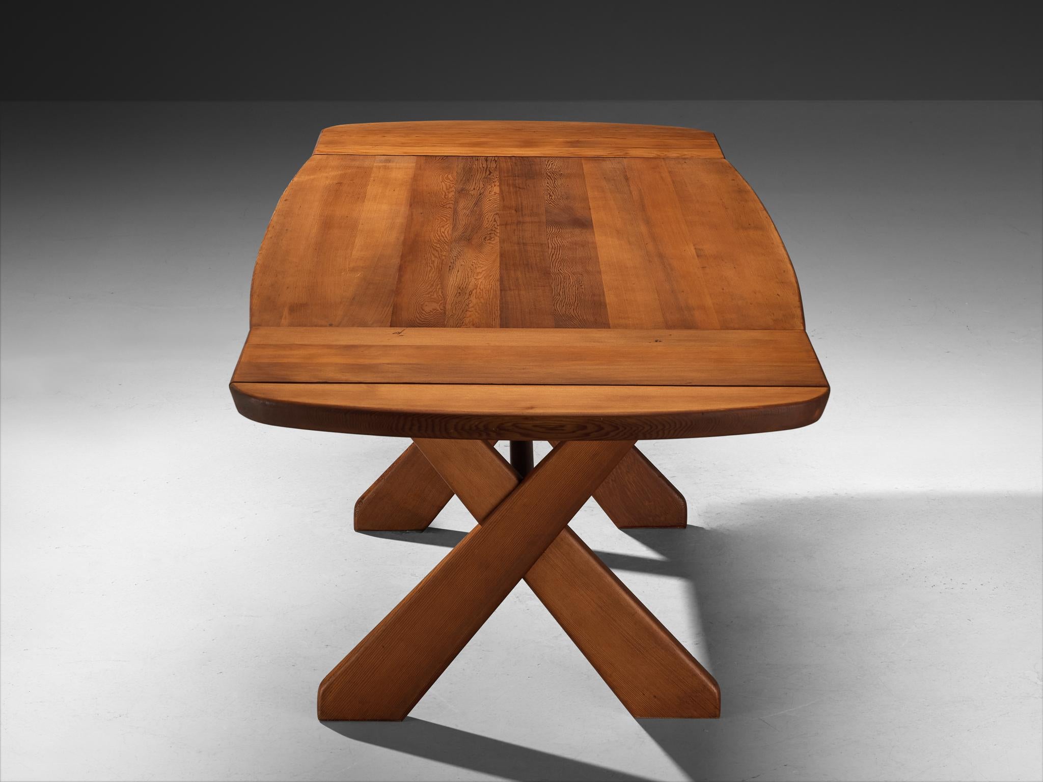 Late 20th Century Sculptural Danish Extendable Dining Table in Oregon Pine For Sale